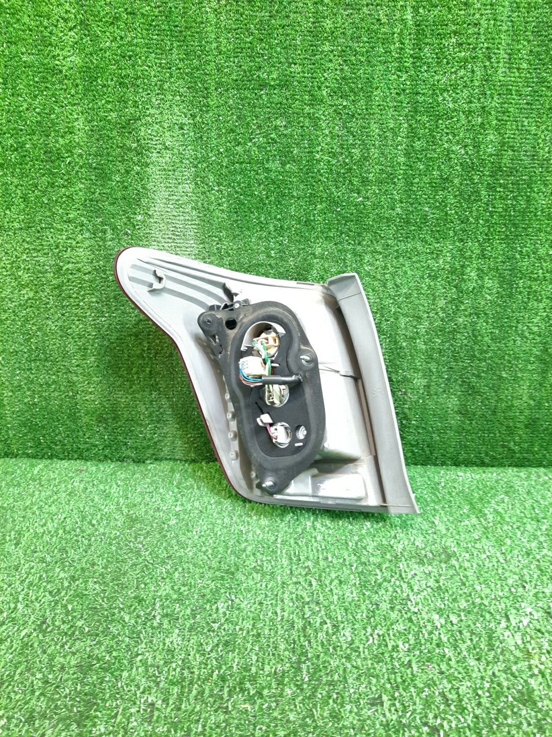 Стоп-сигнал правый задний TOYOTA COROLLA FIELDER, FIELDER ZRE144G, ZRE142G, NZE144G, NZE141G 2 ракурс