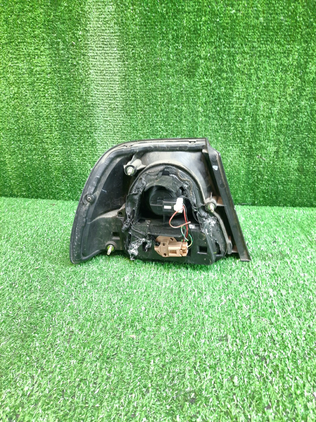 Стоп-сигнал правый задний NISSAN SUNNY B15, FB15, FNB15, QB15, SB15 3 ракурс