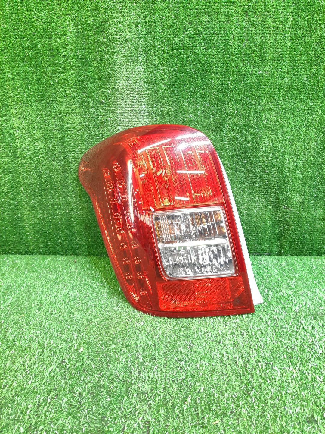 Стоп-сигнал левый задний TOYOTA COROLLA FIELDER, FIELDER ZRE144G, ZRE142G, NZE144G, NZE141G 1 ракурс