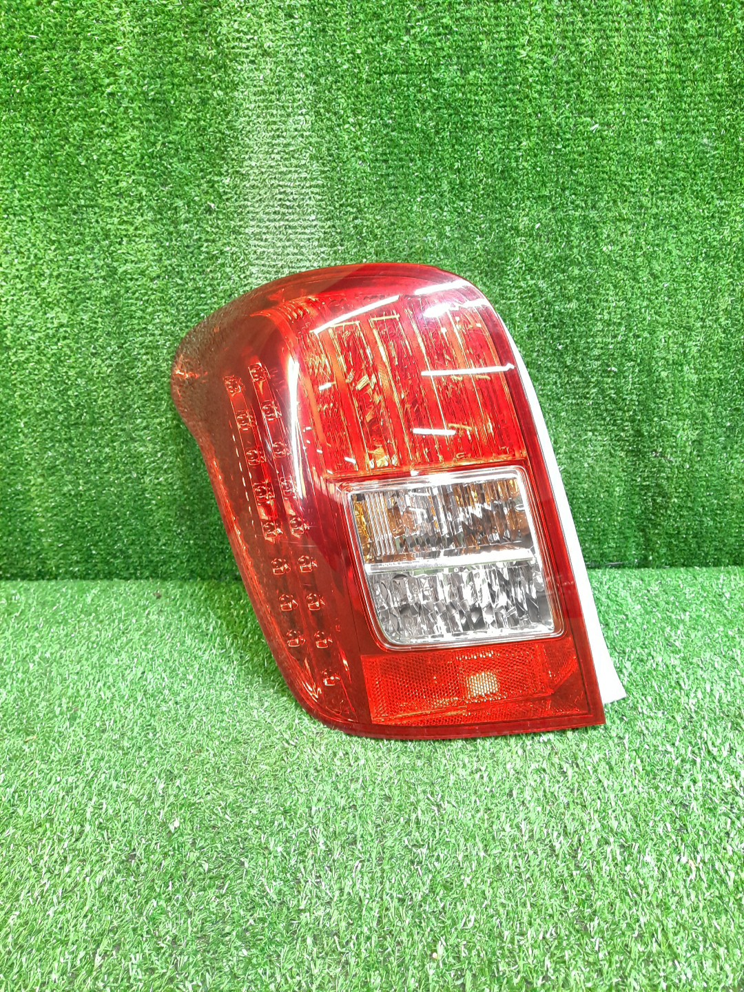 Стоп-сигнал левый задний TOYOTA COROLLA FIELDER, FIELDER ZRE144G, ZRE142G, NZE144G, NZE141G 1 ракурс