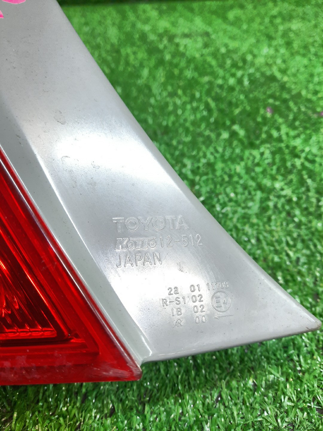 Стоп-сигнал левый задний TOYOTA COROLLA  AXIO NZE141, NZE144, ZRE142, ZRE144 2 ракурс