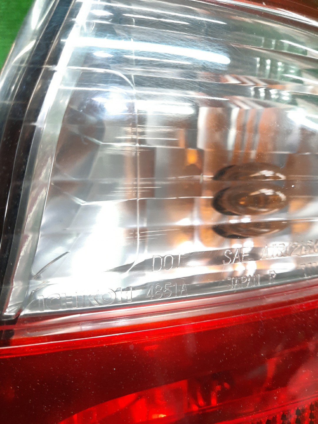 Стоп-сигнал правый задний NISSAN CEFIRO A33 2 ракурс
