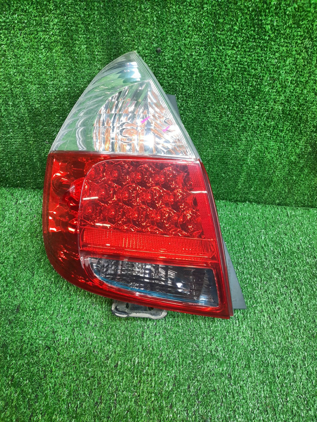 Стоп-сигнал левый задний HONDA FIT, JAZZ GD2, GD3, GD4, GD1 1 ракурс