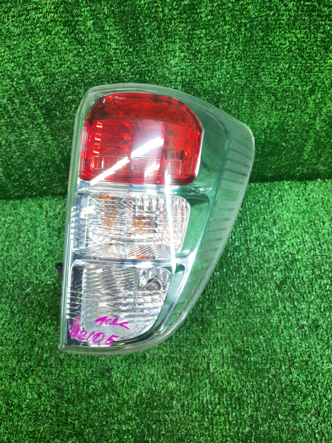 Стоп-сигнал правый задний TOYOTA RUSH, BE-GO J210E, J200E, J210G, J200G 1 ракурс