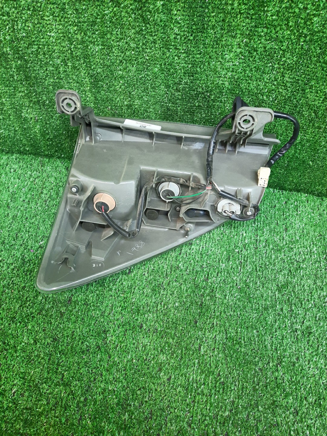 Стоп-сигнал правый задний TOYOTA RUSH, BE-GO J210E, J200E, J210G, J200G 2 ракурс