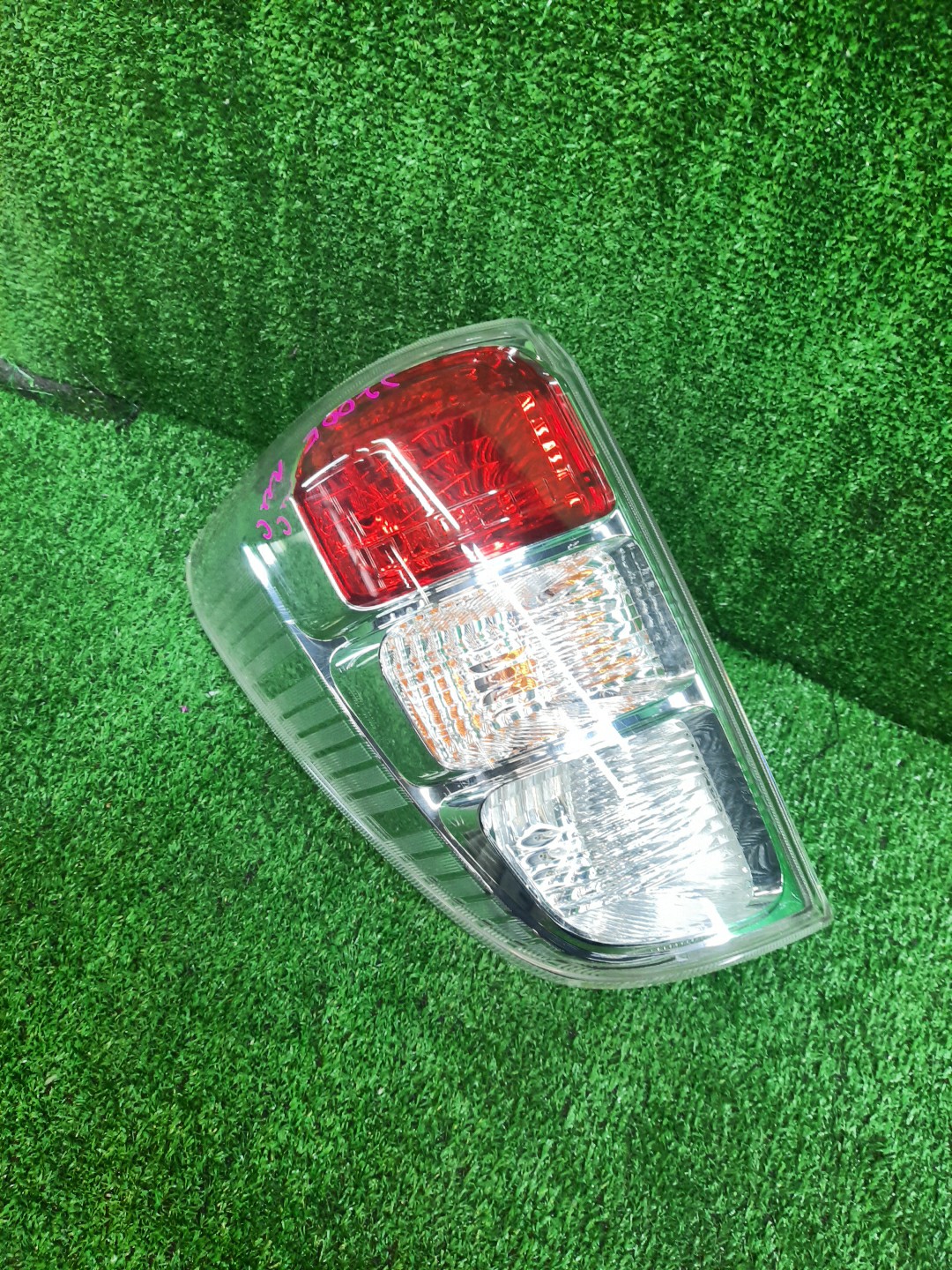 Стоп-сигнал левый задний TOYOTA RUSH, BE-GO J210E, J200E, J210G, J200G 1 ракурс