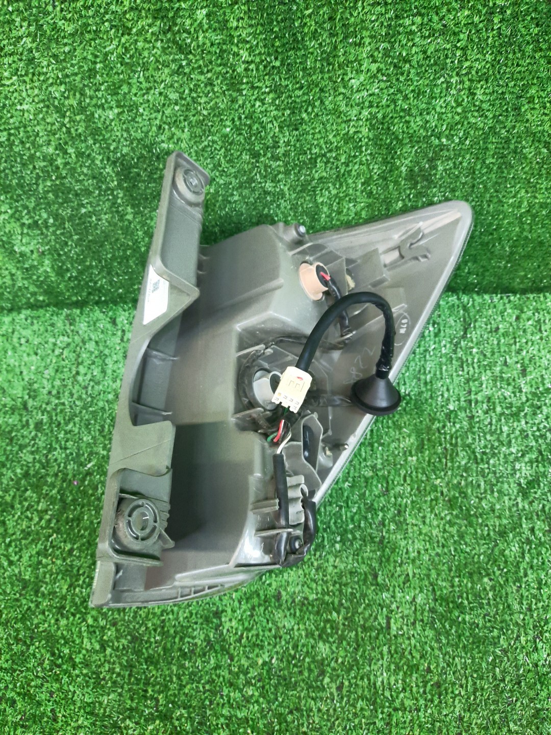 Стоп-сигнал левый задний TOYOTA RUSH, BE-GO J210E, J200E, J210G, J200G 3 ракурс