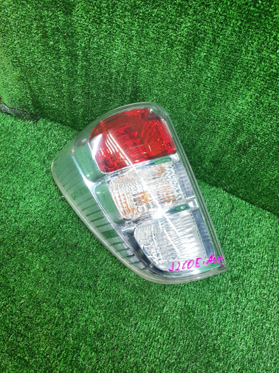 Стоп-сигнал левый задний TOYOTA RUSH, BE-GO J210E, J200E, J210G, J200G 1 ракурс