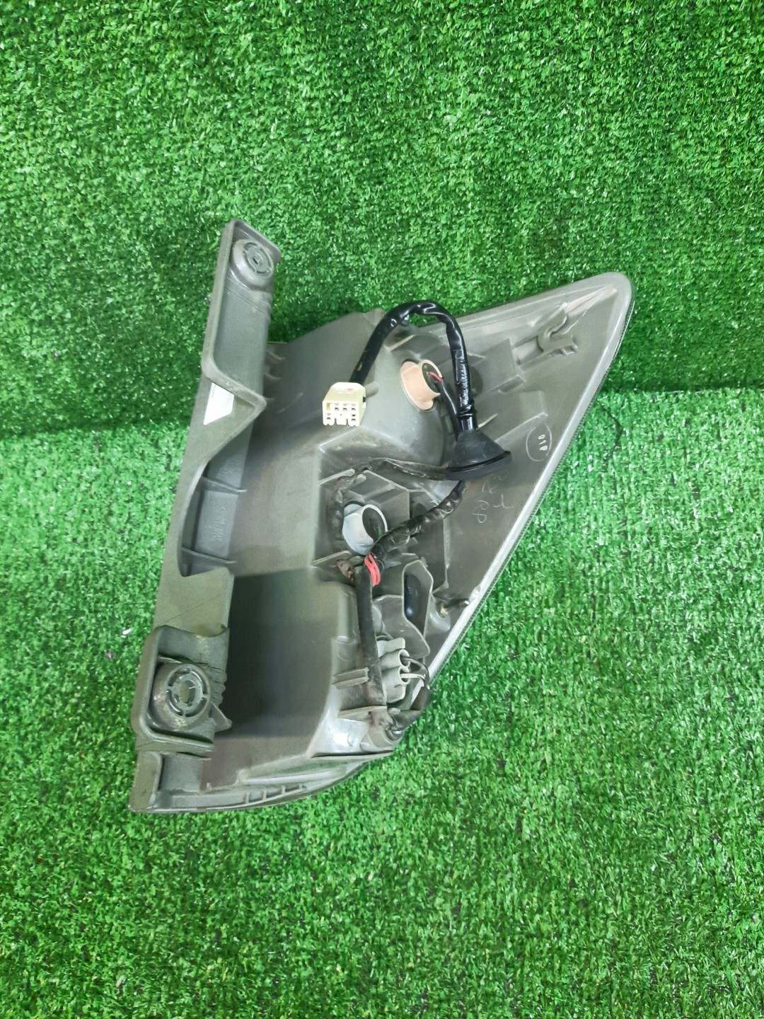 Стоп-сигнал левый задний TOYOTA RUSH, BE-GO J210E, J200E, J210G, J200G 3 ракурс