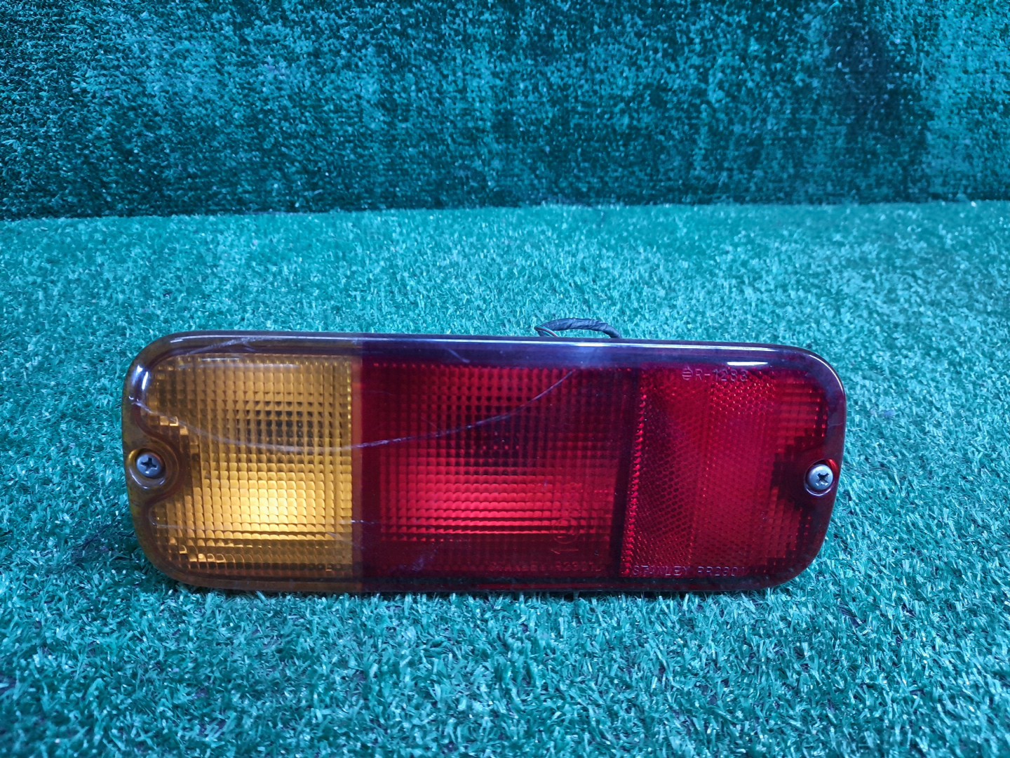 Стоп-сигнал левый задний SUZUKI JIMNY SIERRA, JIMNY WIDE, JIMNY JB43W, JB33W, JB23W 1 ракурс