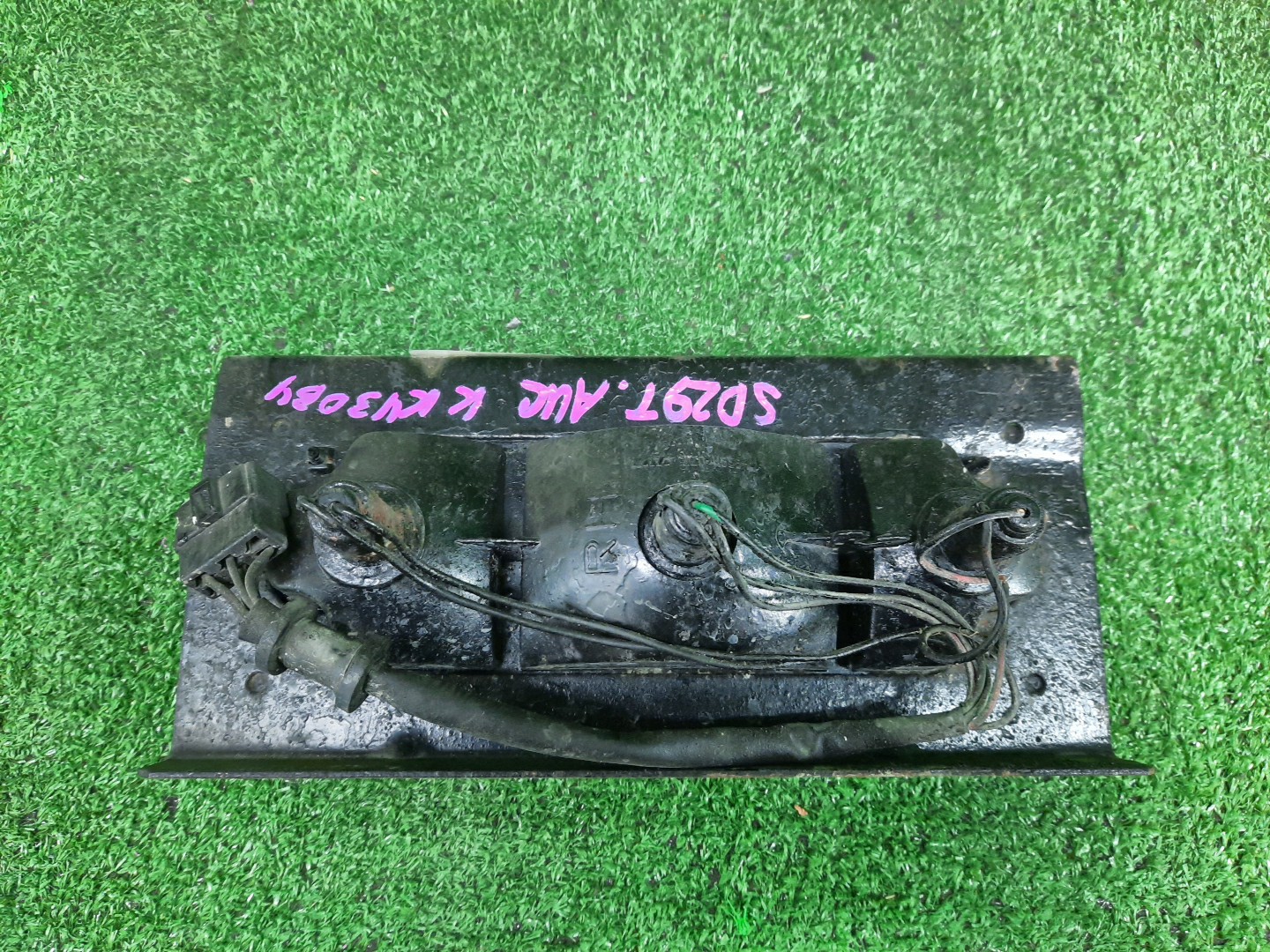 Стоп-сигнал правый задний MAZDA DELICA, BONGO, VANETTE SKF2LM, SK82TM, SK22L, SK82M, SK82V, SK82T, SK22M, SK22V, SKF2V, SK82VN, SKF2TN, SK82TN, SK22TN 2 ракурс