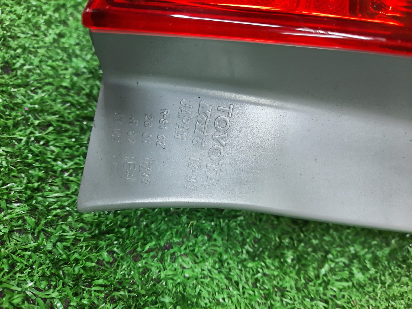 Стоп-сигнал левый задний TOYOTA COROLLA FIELDER, FIELDER ZRE144G, ZRE142G, NZE144G, NZE141G 3 ракурс