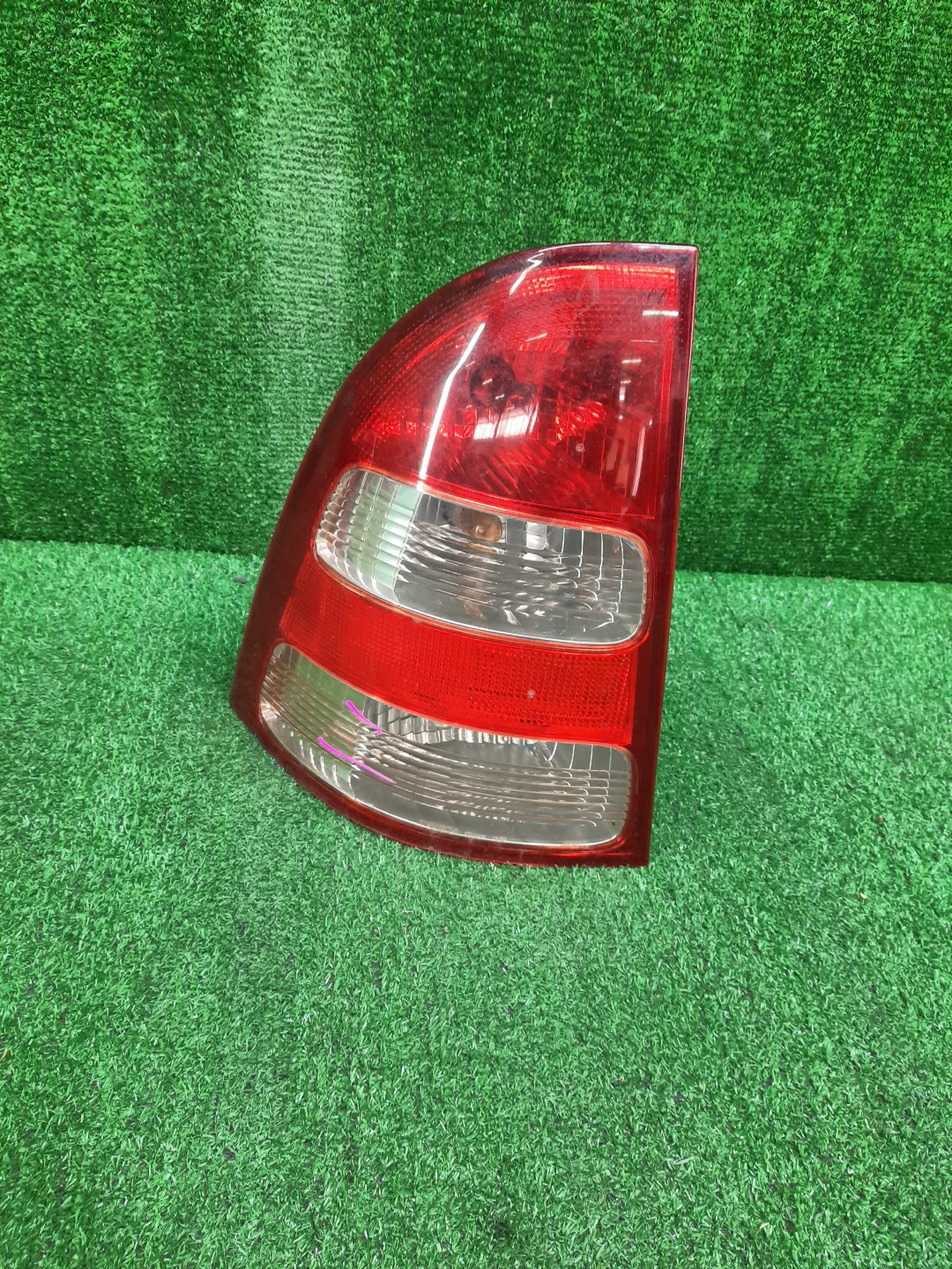 Стоп-сигнал левый задний TOYOTA COROLLA FIELDER NZE121G, ZZE123G, ZZE124G, ZZE122G, NZE124G 1 ракурс