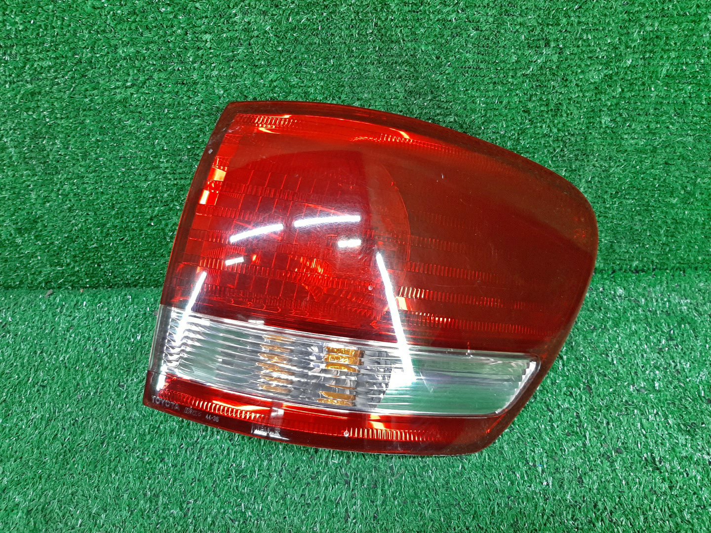 Стоп-сигнал правый задний TOYOTA IPSUM ACM21W, ACM26W 1 ракурс