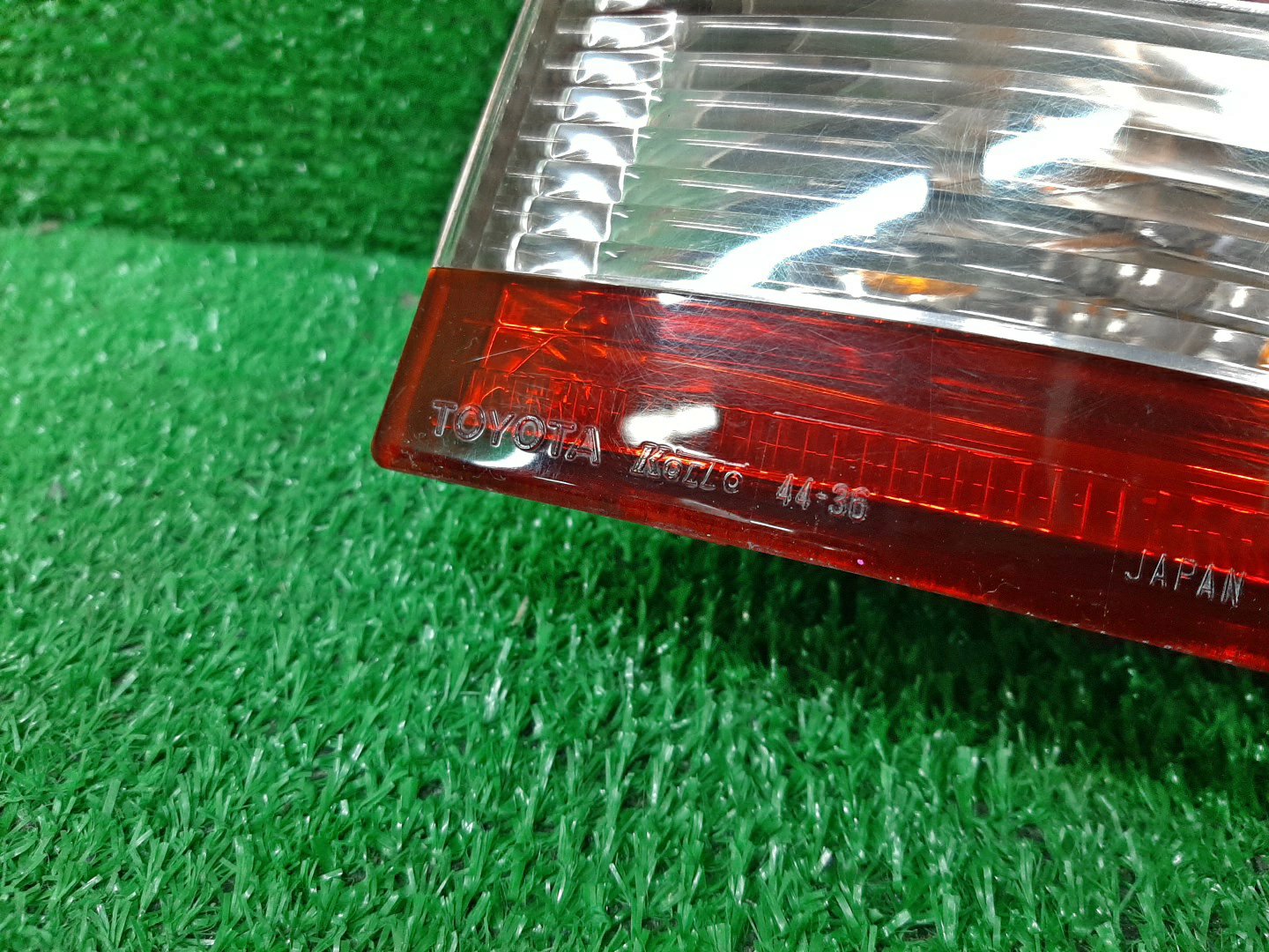 Стоп-сигнал правый задний TOYOTA IPSUM ACM21W, ACM26W 2 ракурс