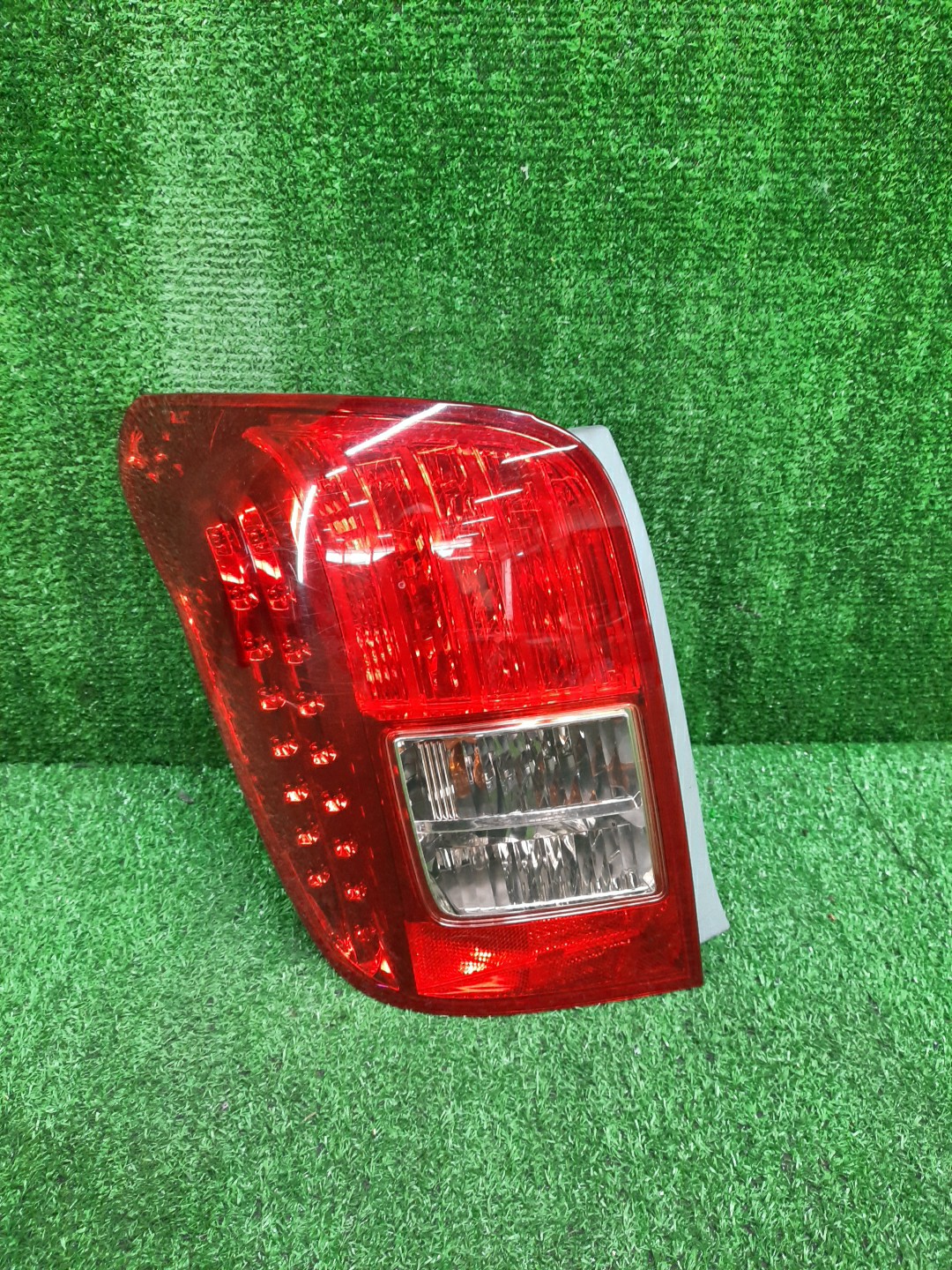 Стоп-сигнал левый задний TOYOTA COROLLA FIELDER, FIELDER ZRE144G, ZRE142G, NZE144G, NZE141G 1 ракурс