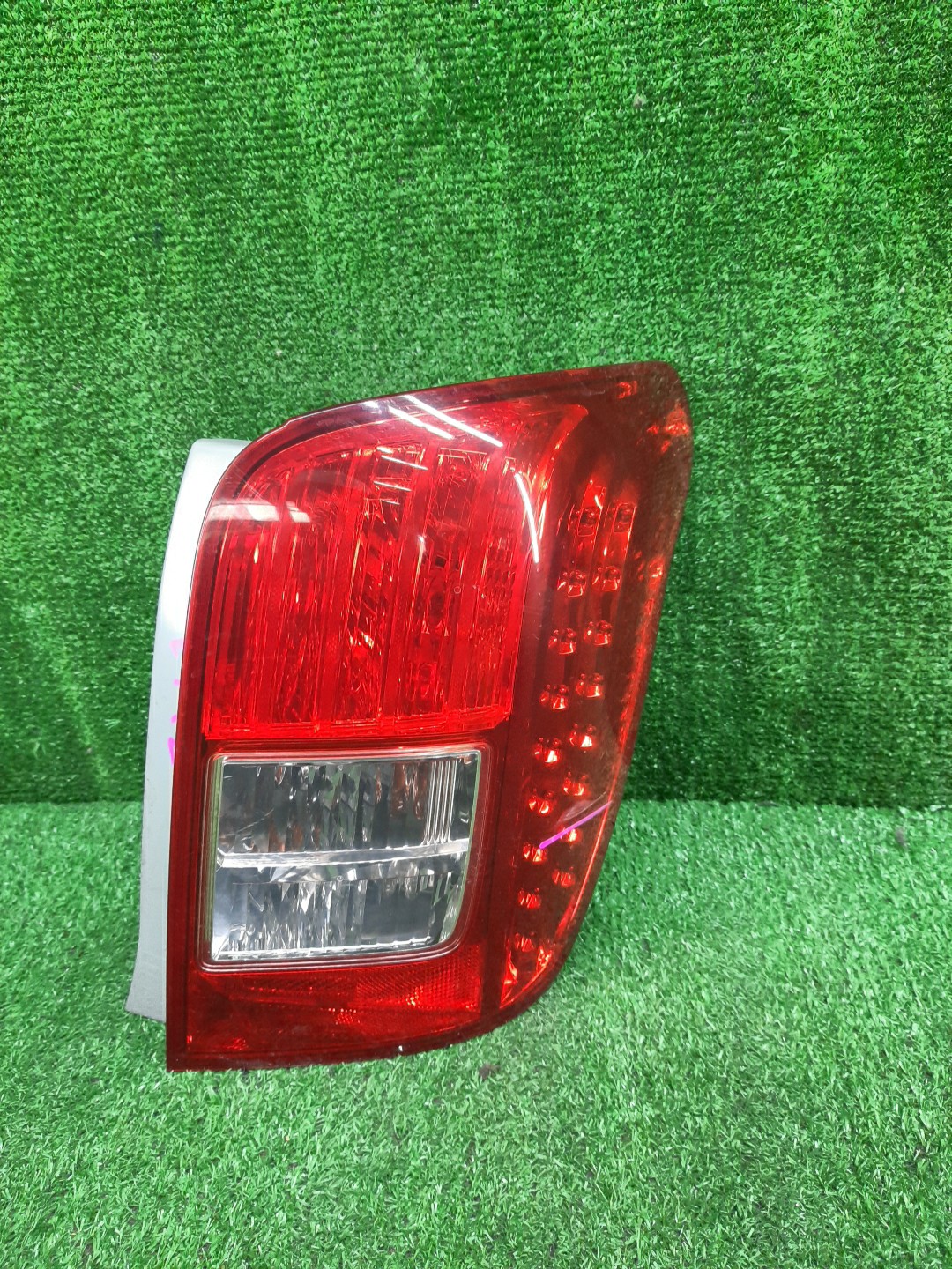 Стоп-сигнал правый задний TOYOTA COROLLA FIELDER, FIELDER ZRE144G, ZRE142G, NZE144G, NZE141G 1 ракурс