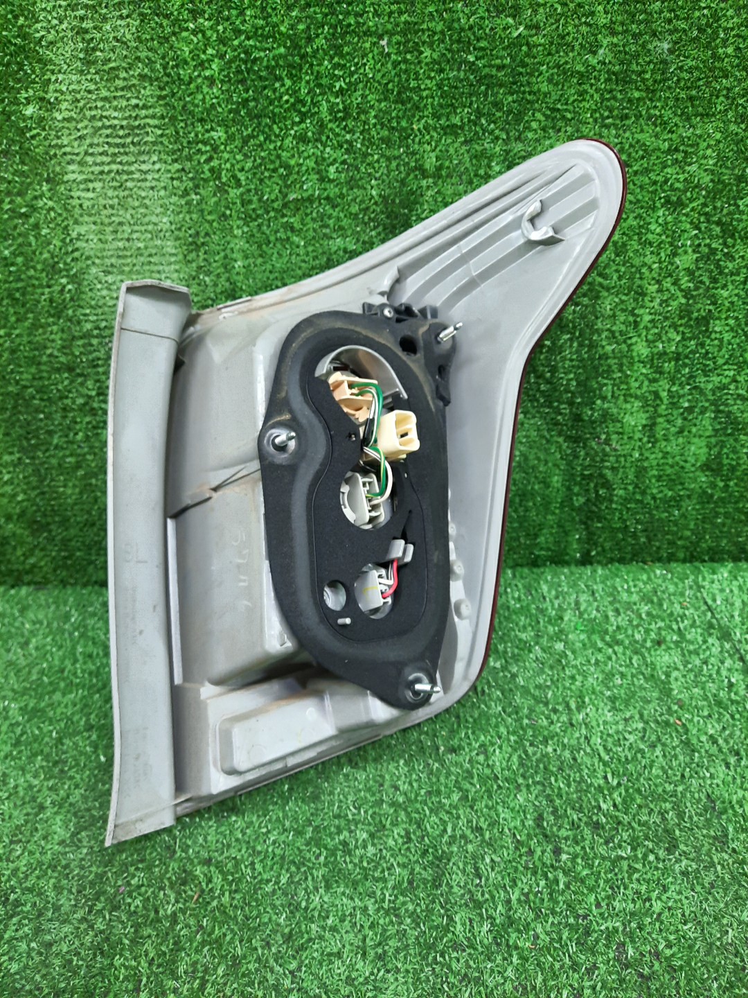 Стоп-сигнал левый задний TOYOTA COROLLA FIELDER, FIELDER ZRE144G, ZRE142G, NZE144G, NZE141G 2 ракурс