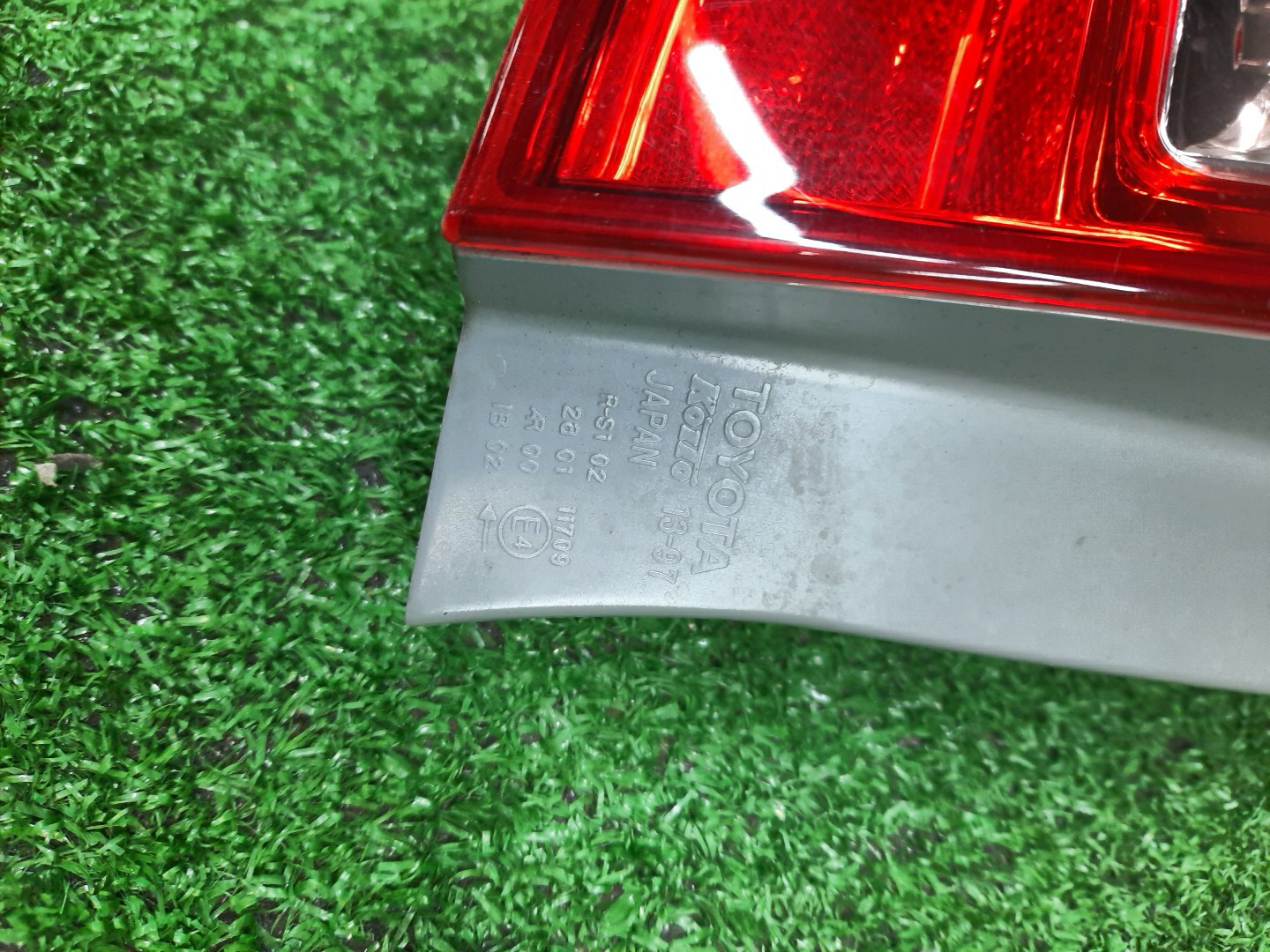 Стоп-сигнал левый задний TOYOTA COROLLA FIELDER, FIELDER ZRE144G, ZRE142G, NZE144G, NZE141G 2 ракурс