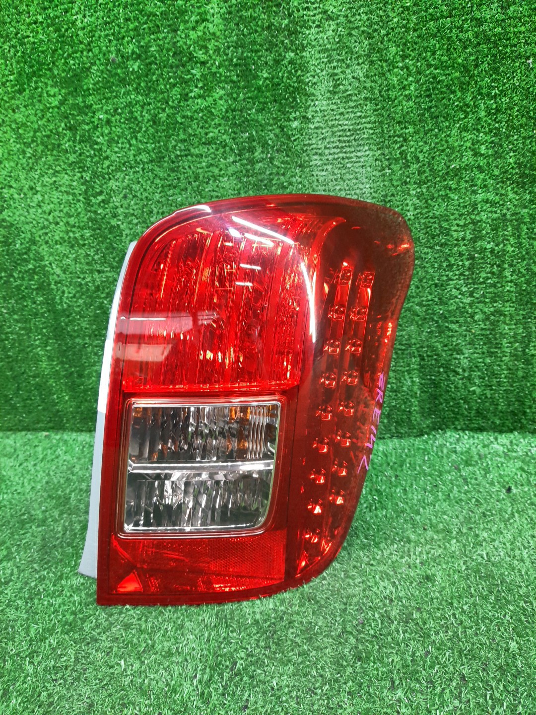Стоп-сигнал правый задний TOYOTA COROLLA FIELDER, FIELDER ZRE144G, ZRE142G, NZE144G, NZE141G 1 ракурс