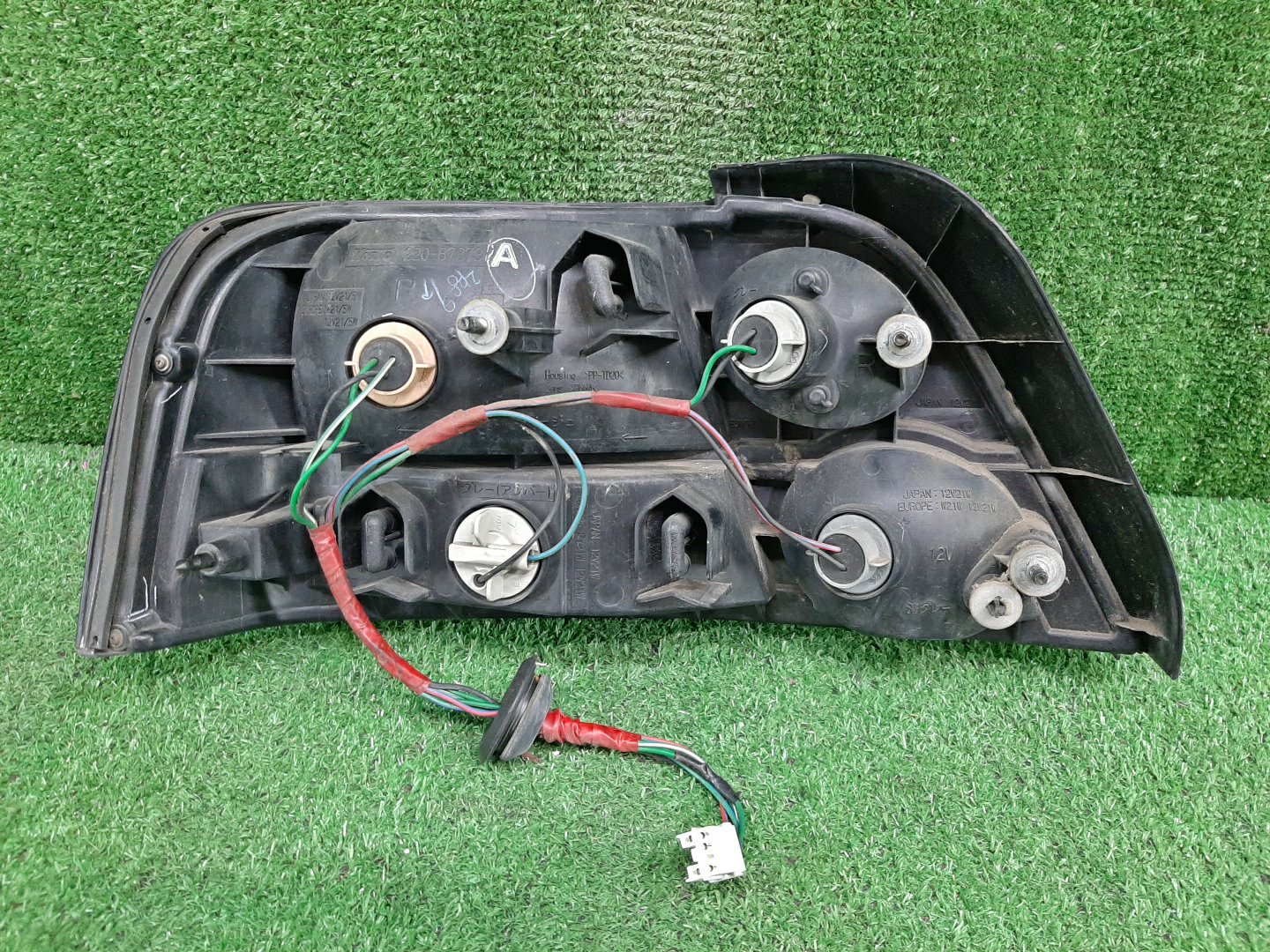 Стоп-сигнал правый задний MITSUBISHI GALANT EA1A, EA7A, EC1A, EC7A, EC3A, EC5A, EA3A 4 ракурс