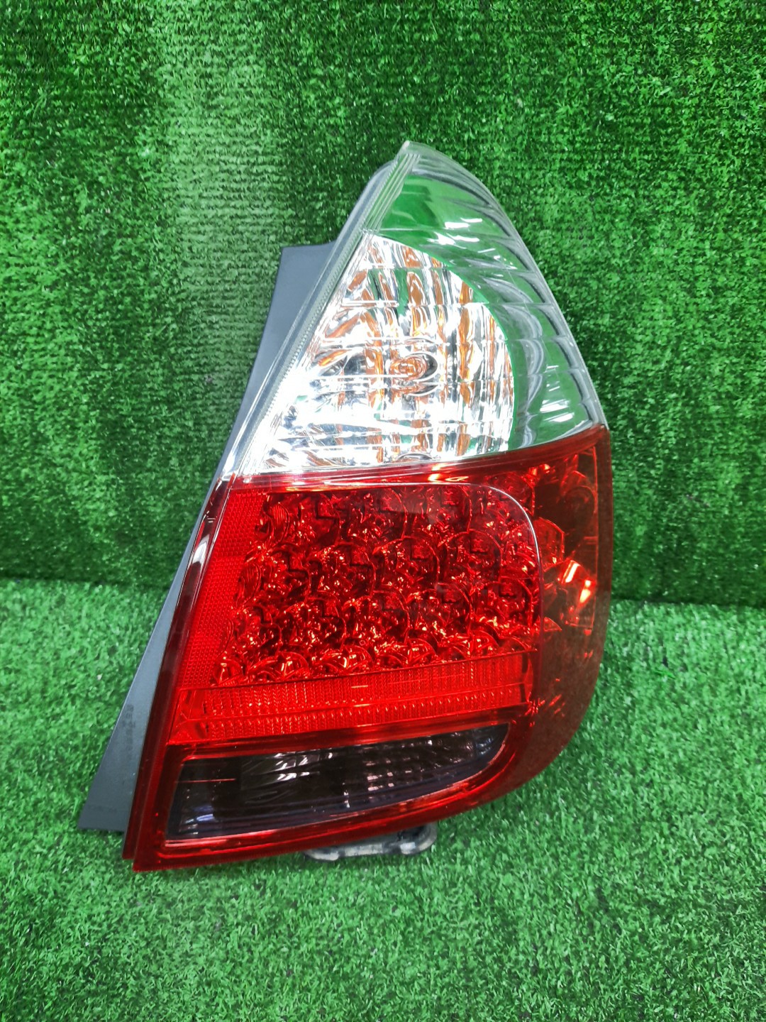 Стоп-сигнал правый задний HONDA FIT, JAZZ GD2, GD3, GD4, GD1 1 ракурс