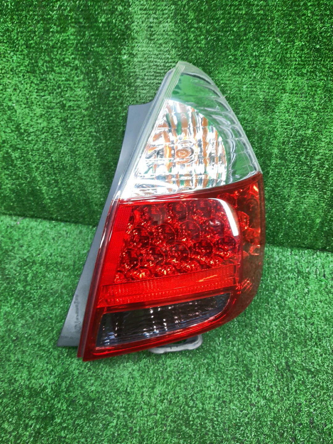 Стоп-сигнал правый задний HONDA FIT, JAZZ GD2, GD3, GD4, GD1 1 ракурс