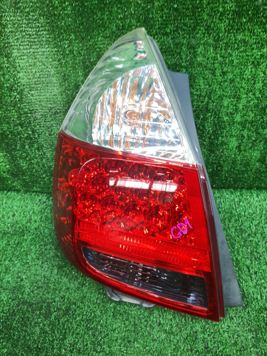 Стоп-сигнал левый задний HONDA FIT, JAZZ GD2, GD3, GD4, GD1 1 ракурс