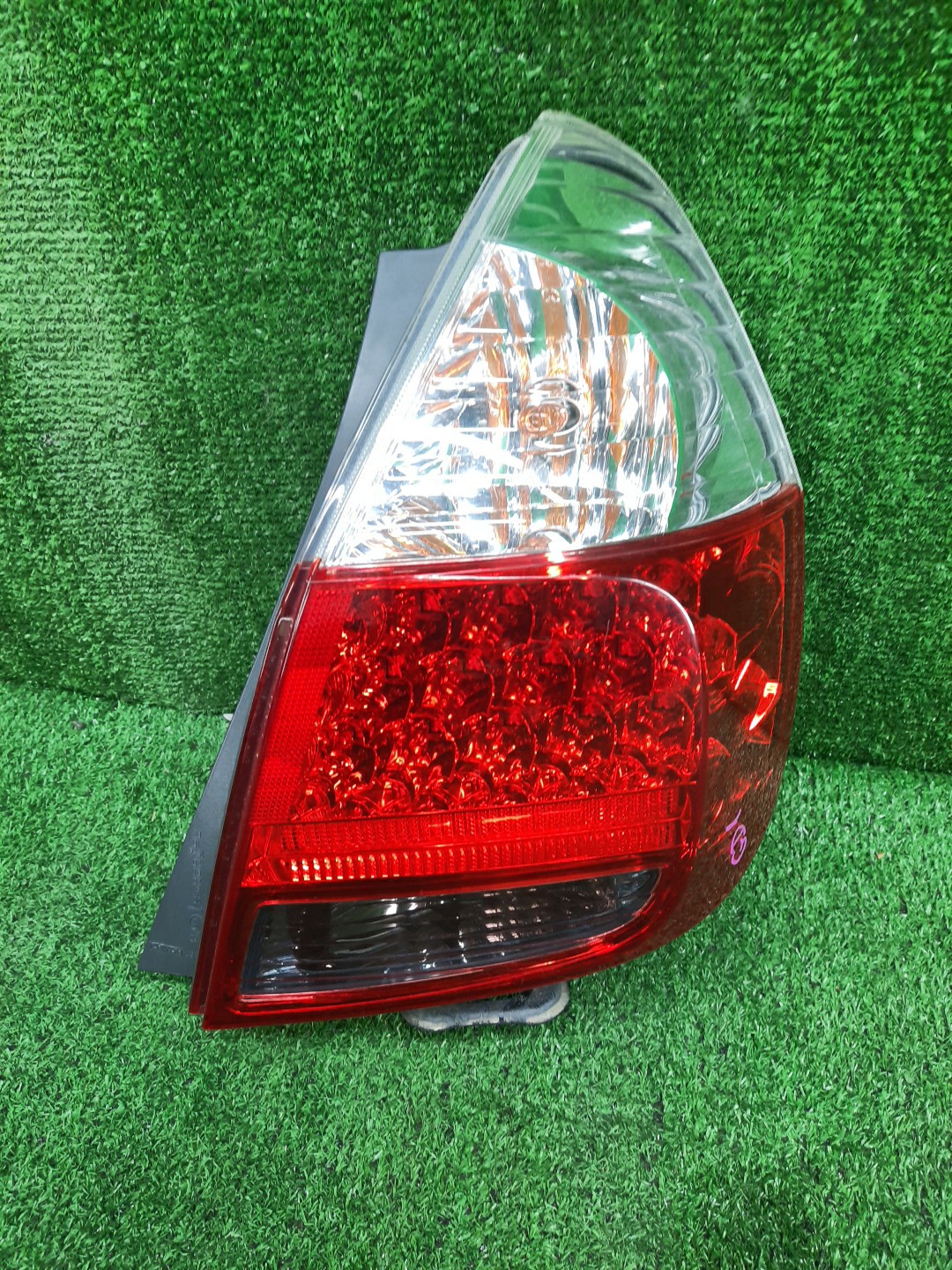 Стоп-сигнал правый задний HONDA FIT, JAZZ GD2, GD3, GD4, GD1 1 ракурс