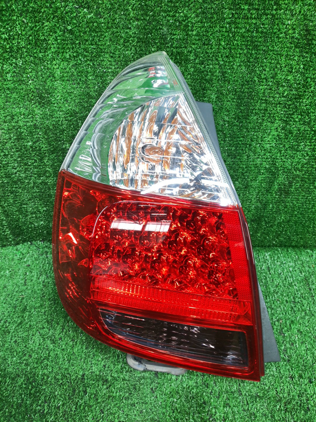 Стоп-сигнал левый задний HONDA FIT, JAZZ GD2, GD3, GD4, GD1 1 ракурс