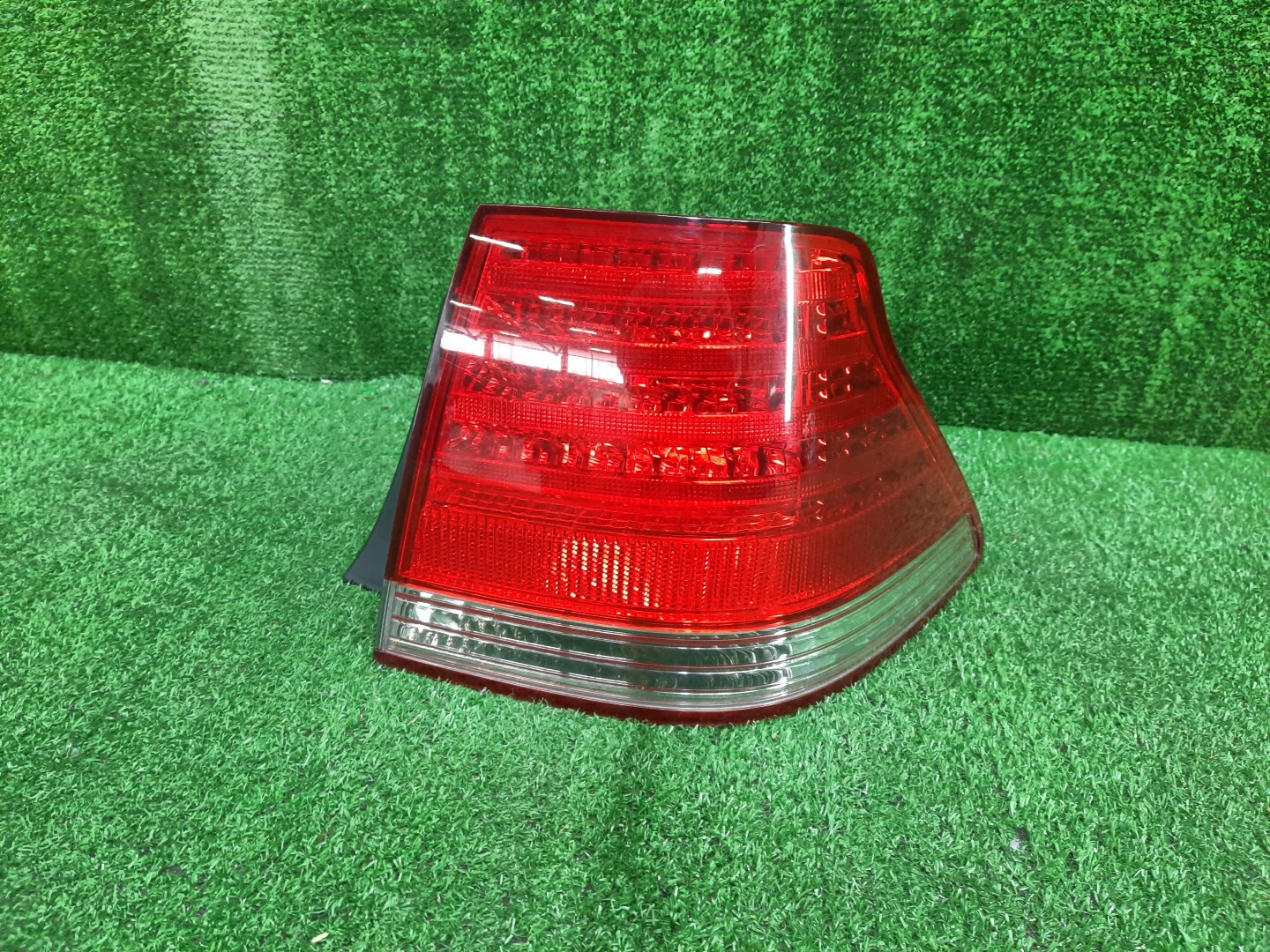 Стоп-сигнал правый задний TOYOTA CROWN GRS182, GRS180, GRS181, GRS183, GRS184 1 ракурс