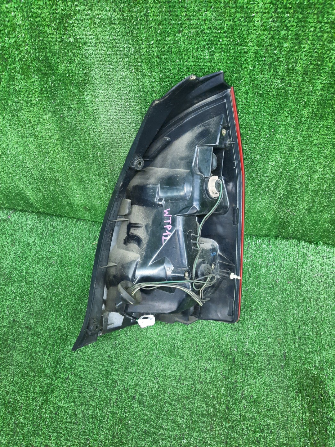 Стоп-сигнал левый задний NISSAN PRIMERA WP12, WTNP12, WTP12, WHP12, WRP12 3 ракурс