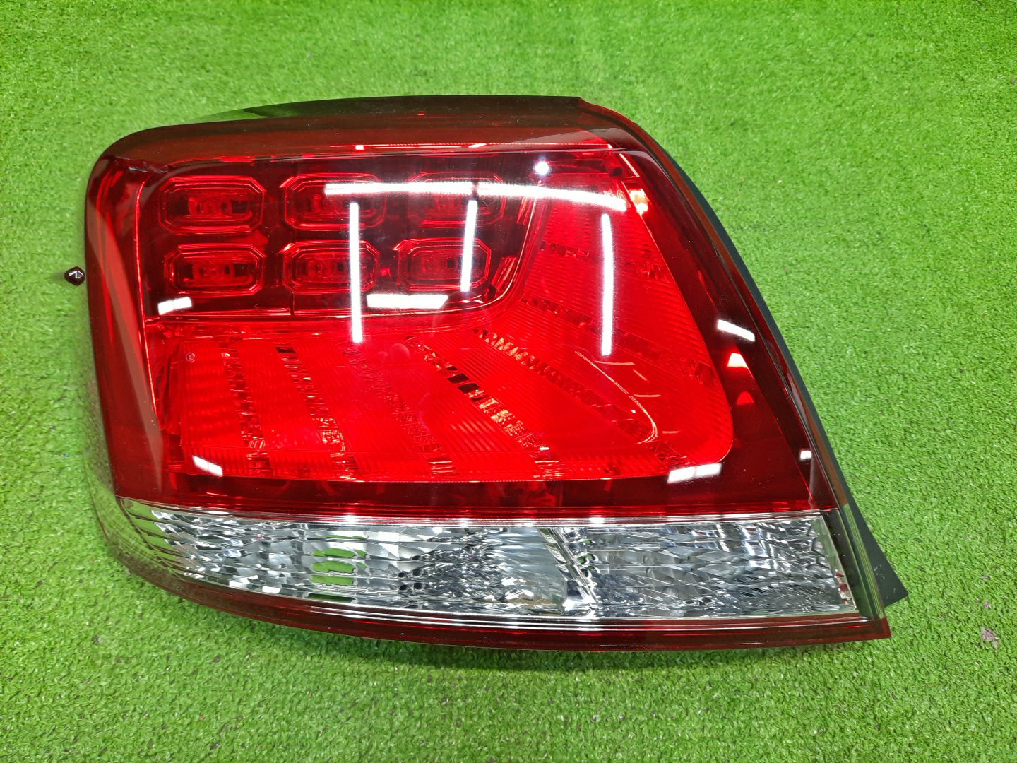 Стоп-сигнал левый задний TOYOTA ALLION ZRT265, ZRT260, NZT260, ZRT261 81561-20A70 1 ракурс