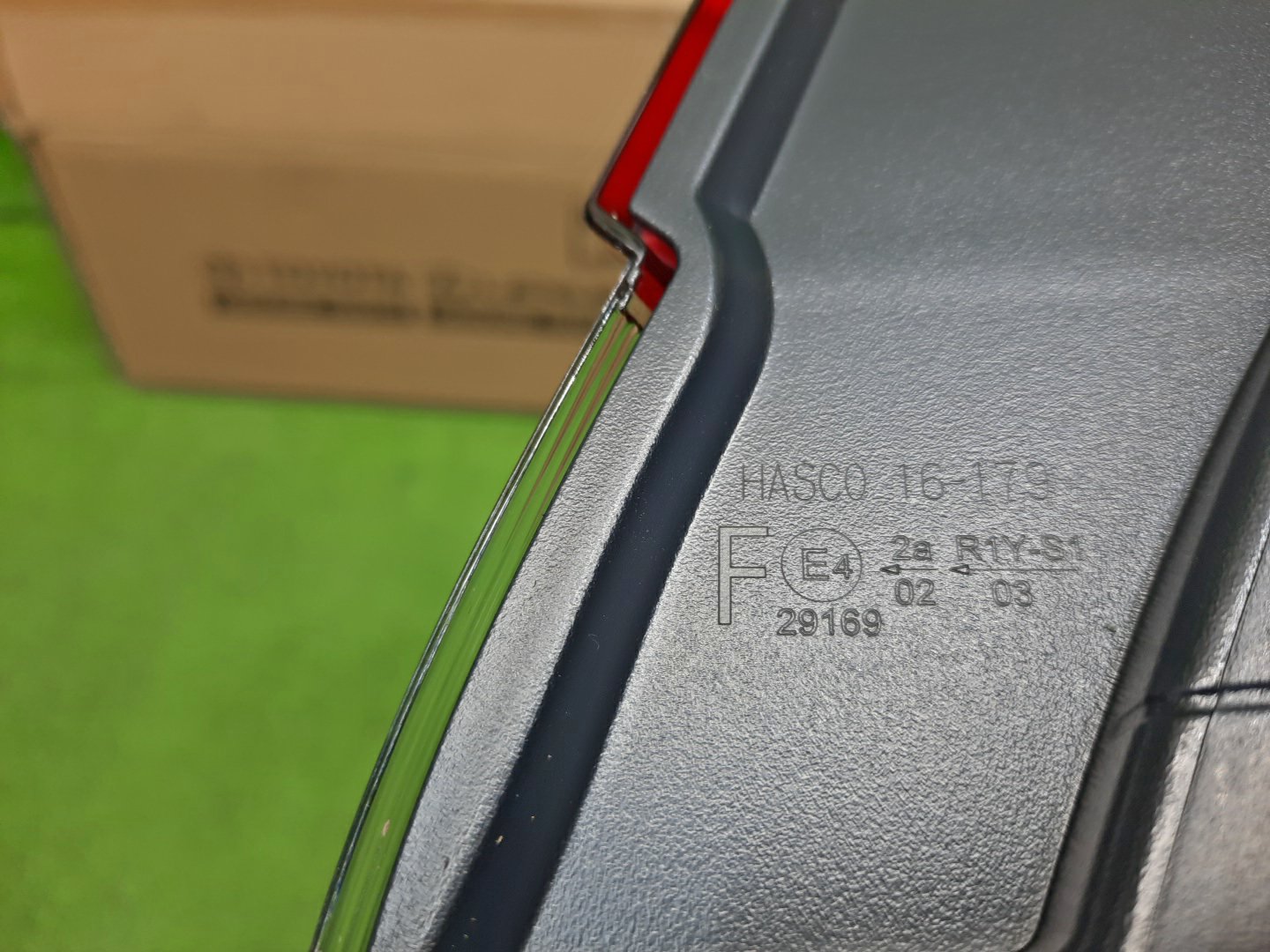 Стоп-сигнал левый задний TOYOTA COROLLA CROSS ZSG10 81561-16700 3 ракурс