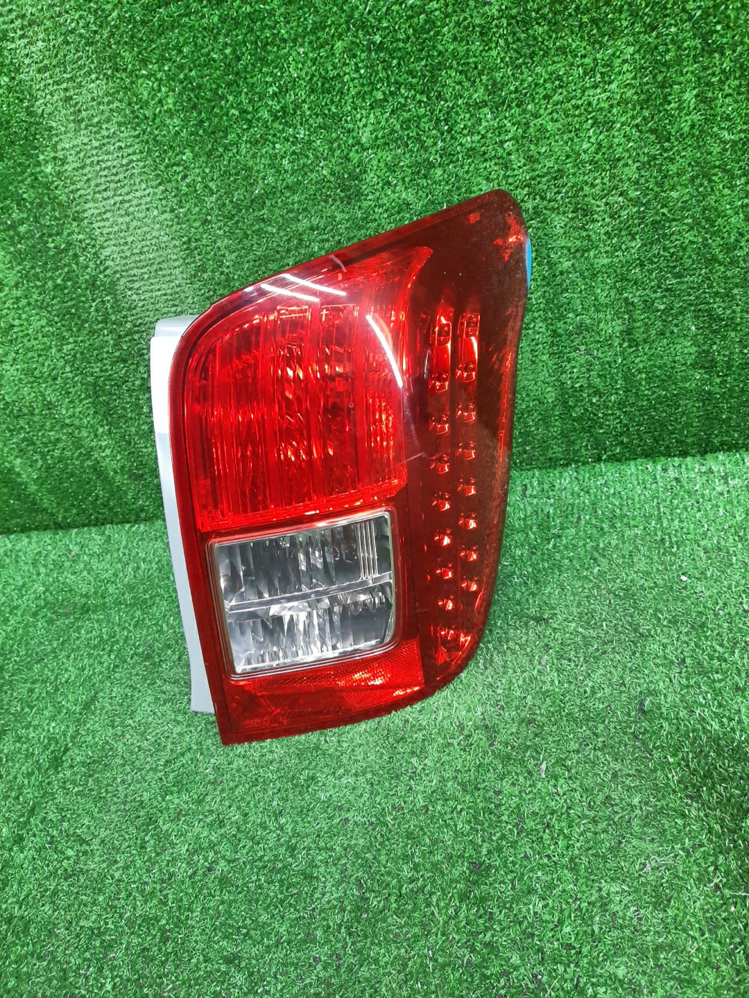 Стоп-сигнал правый задний TOYOTA COROLLA FIELDER, FIELDER ZRE144G, ZRE142G, NZE144G, NZE141G 1 ракурс