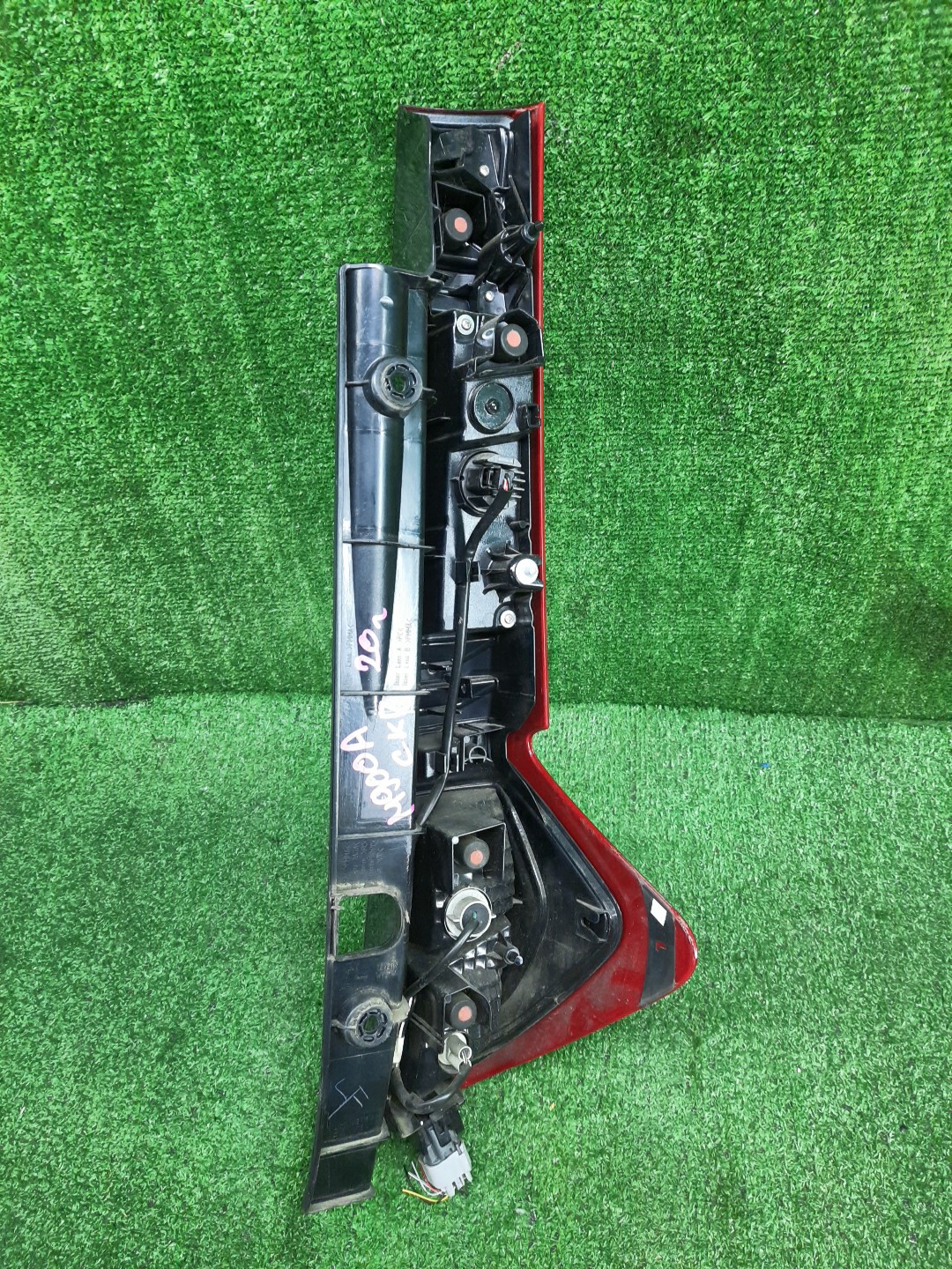 Стоп-сигнал левый задний TOYOTA THOR, JUSTY, TANK, ROOMY M910S, M900S, M900F, M910F, M910A, M900A 3 ракурс