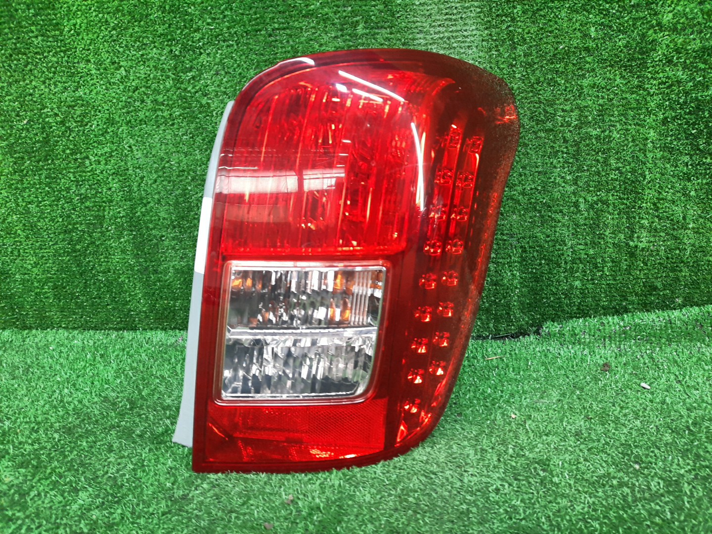 Стоп-сигнал правый задний TOYOTA COROLLA FIELDER, FIELDER ZRE144G, ZRE142G, NZE144G, NZE141G 1 ракурс