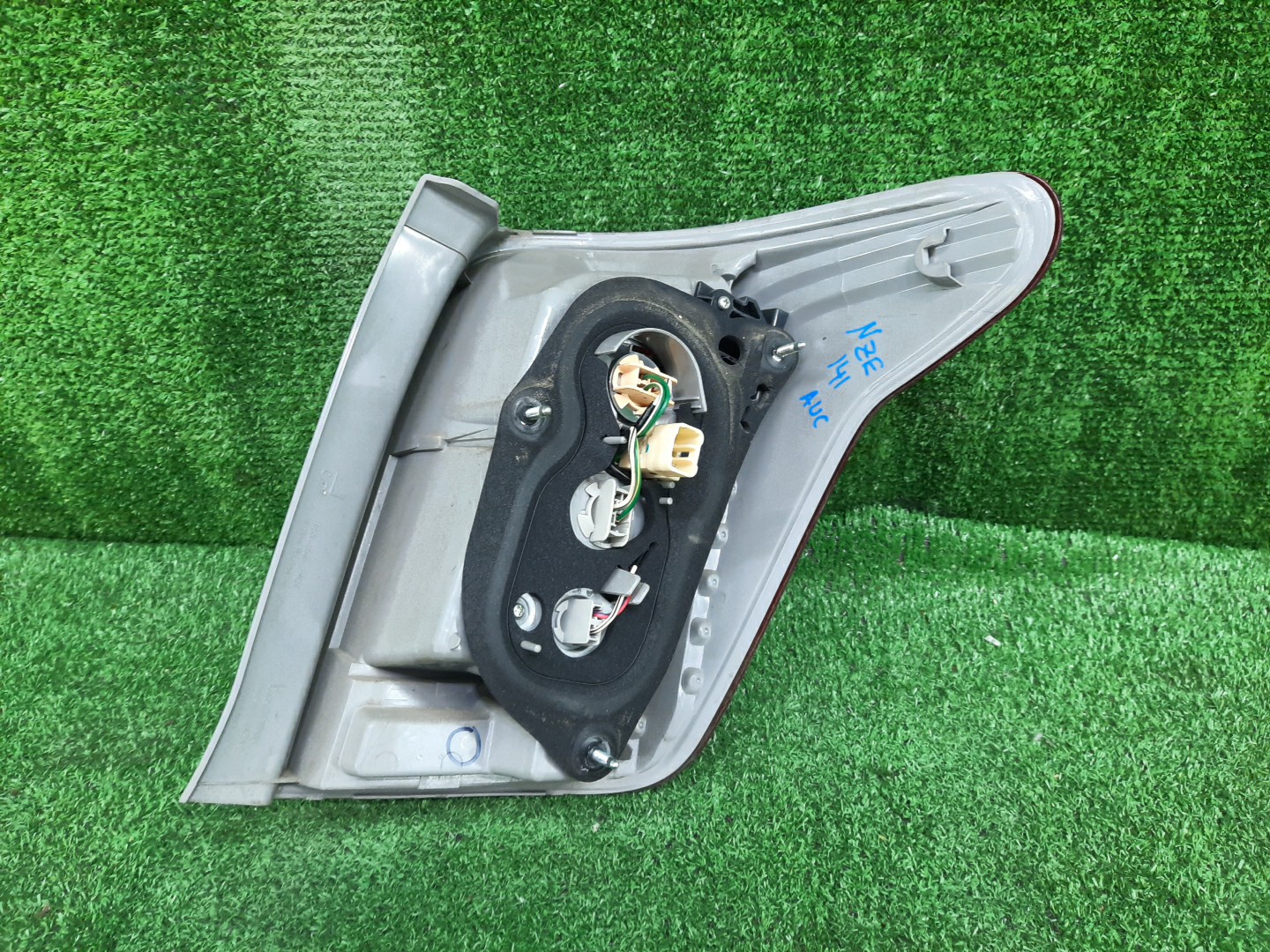 Стоп-сигнал левый задний TOYOTA COROLLA FIELDER, FIELDER ZRE144G, ZRE142G, NZE144G, NZE141G 3 ракурс