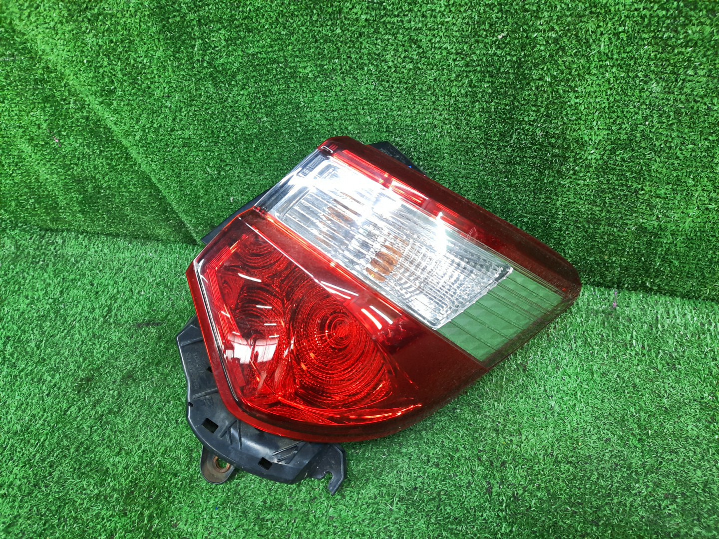 Стоп-сигнал правый задний TOYOTA VITZ, YARIS KSP130, NSP130, NSP135, NCP131 1 ракурс