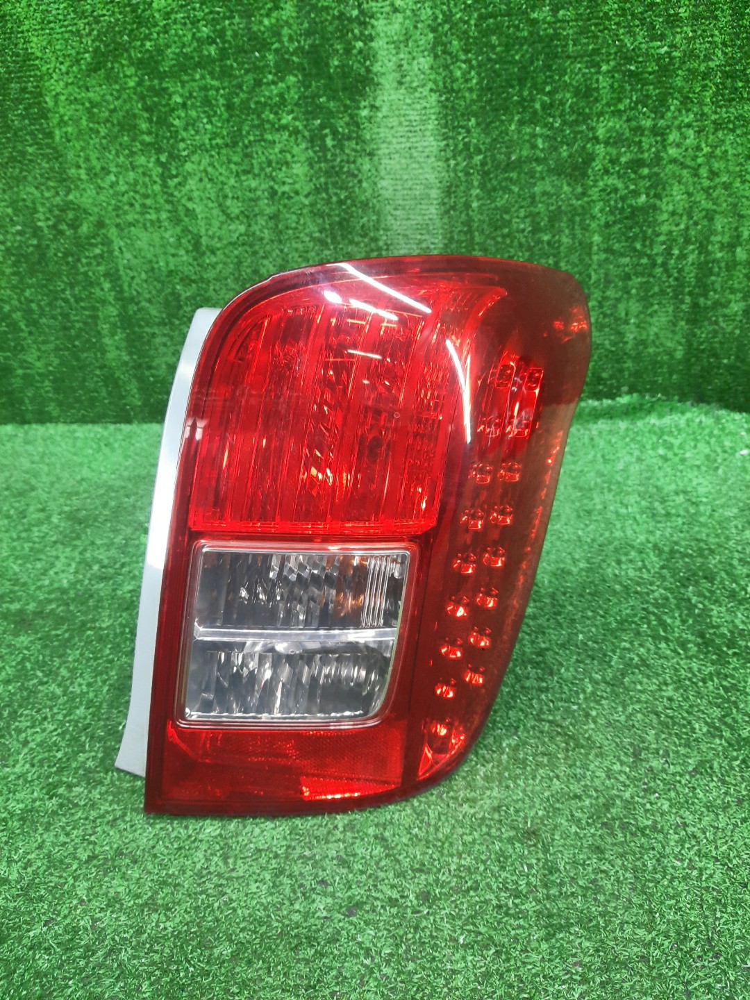 Стоп-сигнал правый задний TOYOTA COROLLA FIELDER, FIELDER ZRE144G, ZRE142G, NZE144G, NZE141G 1 ракурс