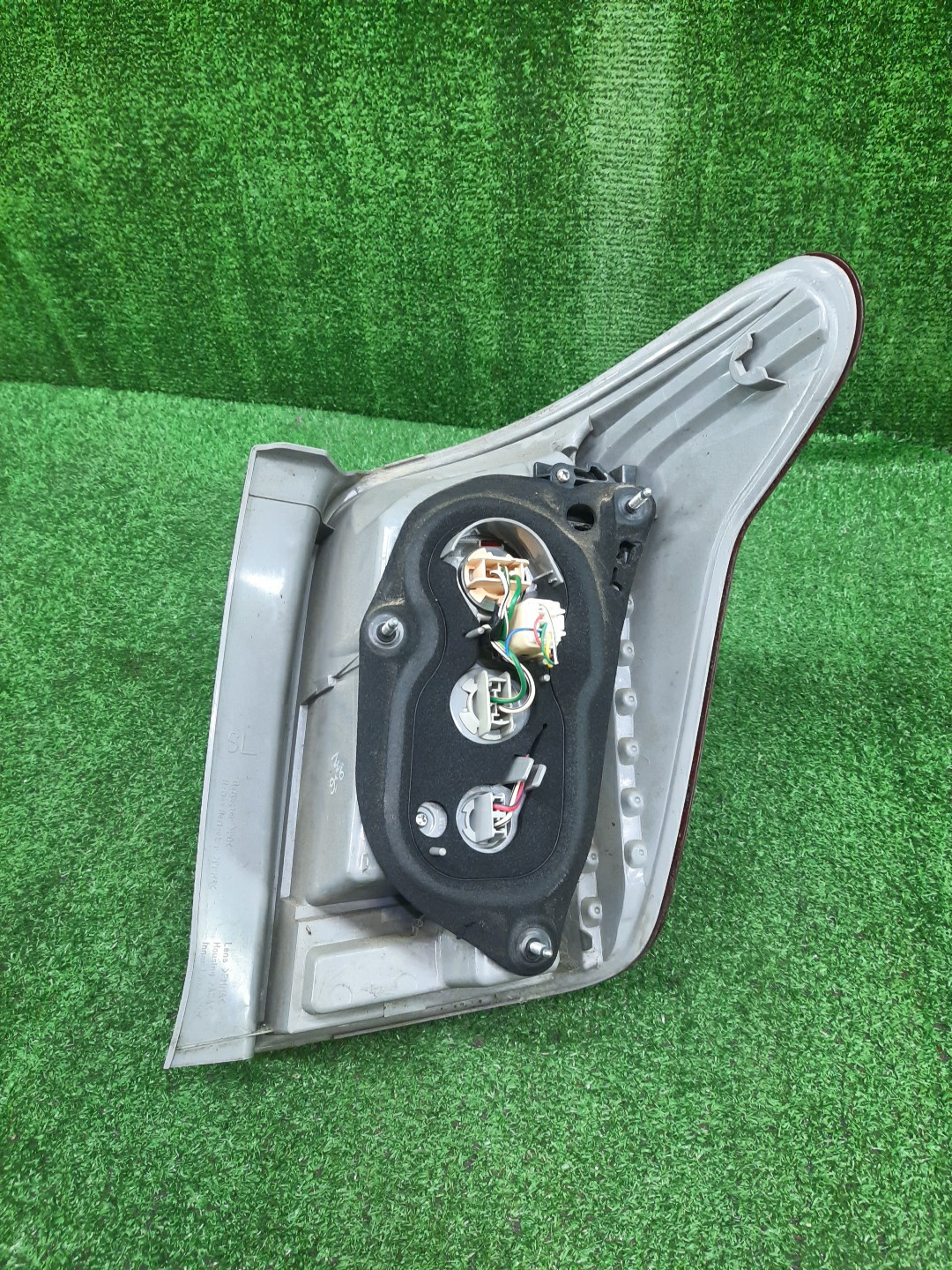 Стоп-сигнал левый задний TOYOTA COROLLA FIELDER, FIELDER ZRE144G, ZRE142G, NZE144G, NZE141G 3 ракурс