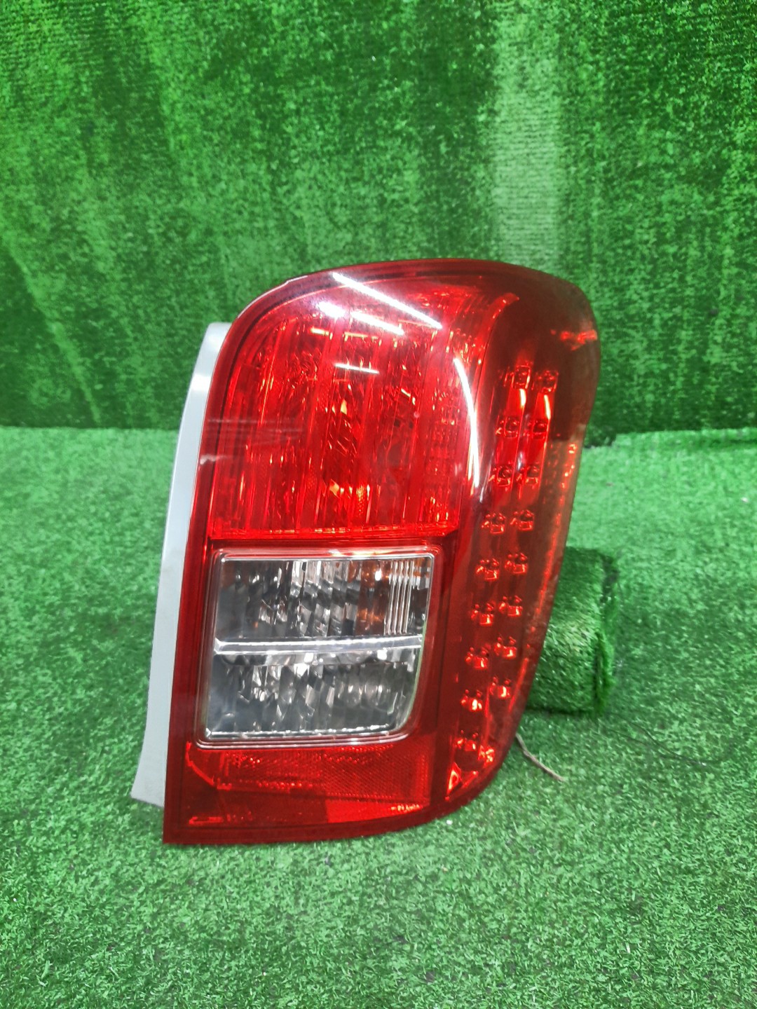 Стоп-сигнал правый задний TOYOTA COROLLA FIELDER, FIELDER ZRE144G, ZRE142G, NZE144G, NZE141G 1 ракурс