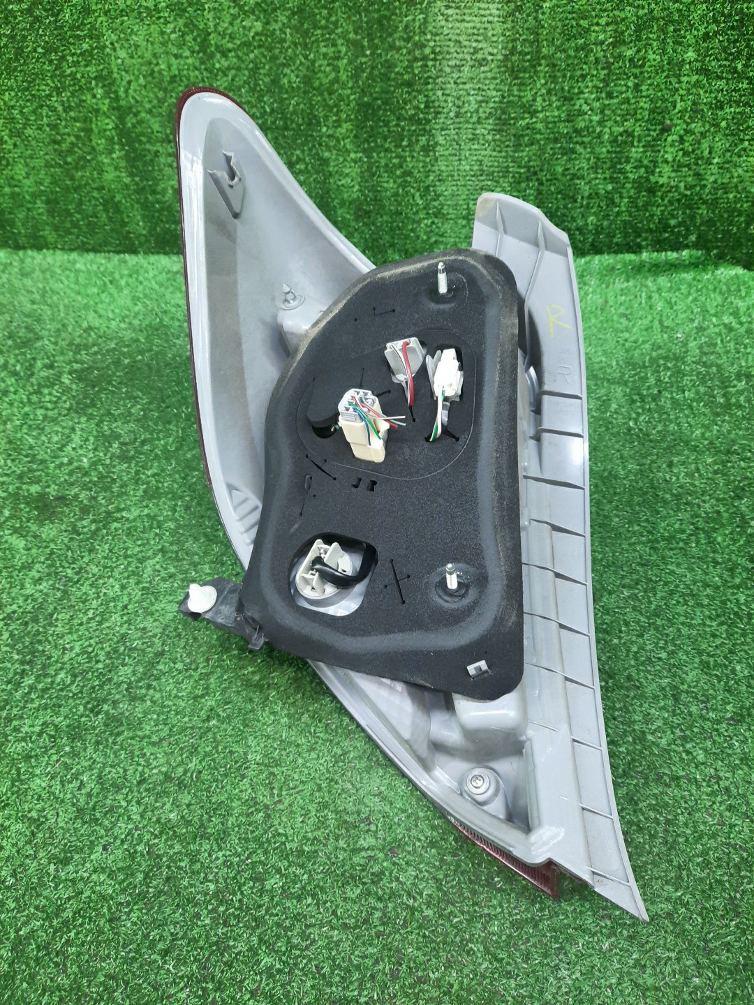 Стоп-сигнал правый задний TOYOTA VITZ, YARIS KSP130, NSP130, NSP135, NCP131 3 ракурс