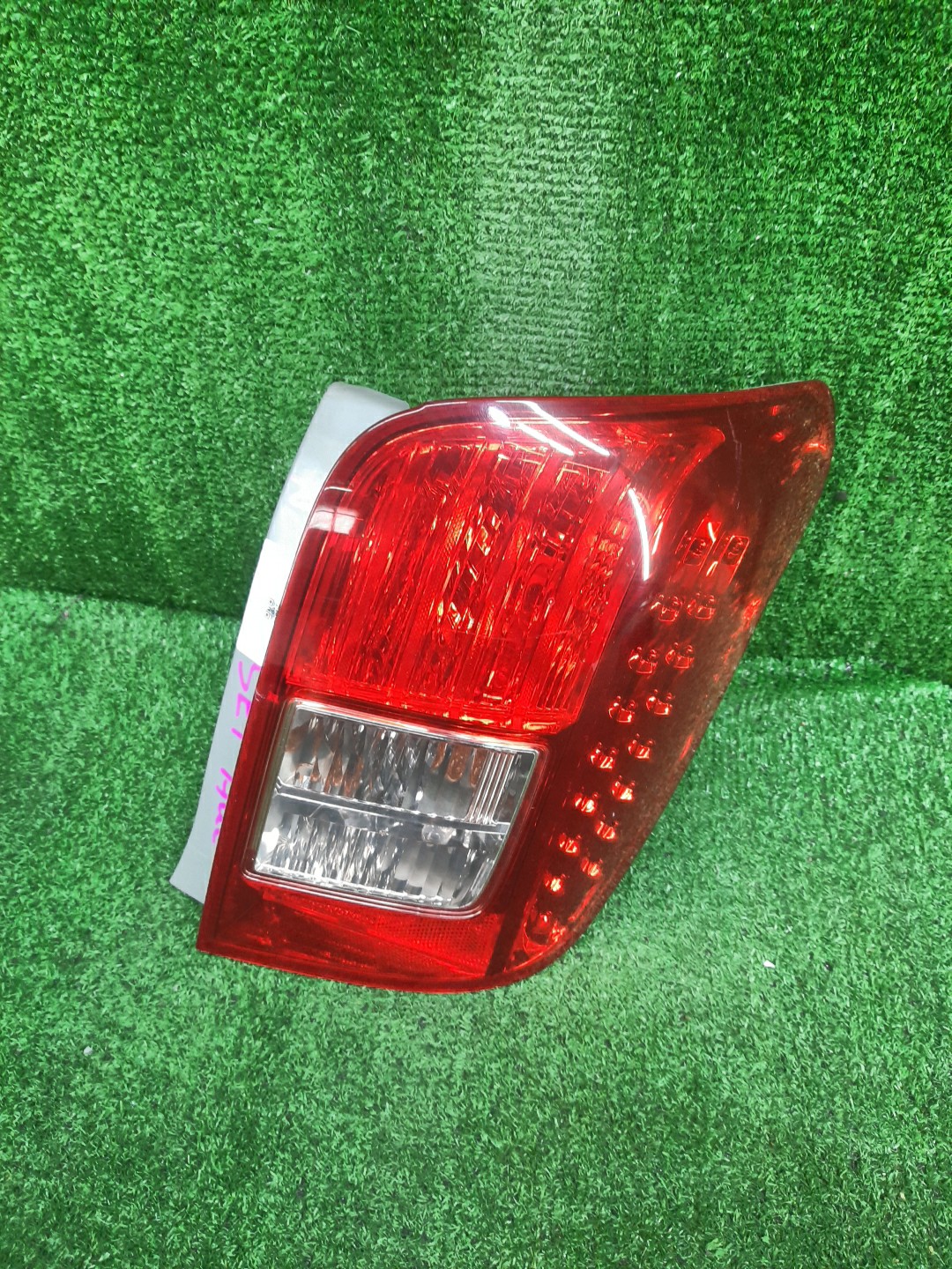Стоп-сигнал правый задний TOYOTA COROLLA FIELDER, FIELDER ZRE144G, ZRE142G, NZE144G, NZE141G 1 ракурс