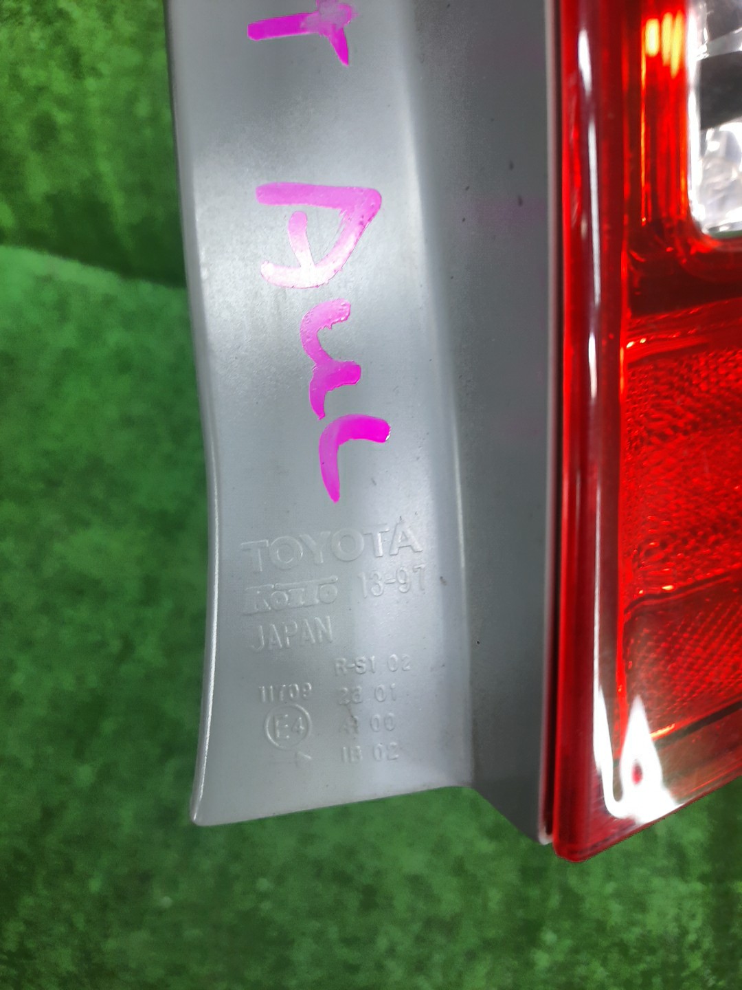 Стоп-сигнал правый задний TOYOTA COROLLA FIELDER, FIELDER ZRE144G, ZRE142G, NZE144G, NZE141G 2 ракурс