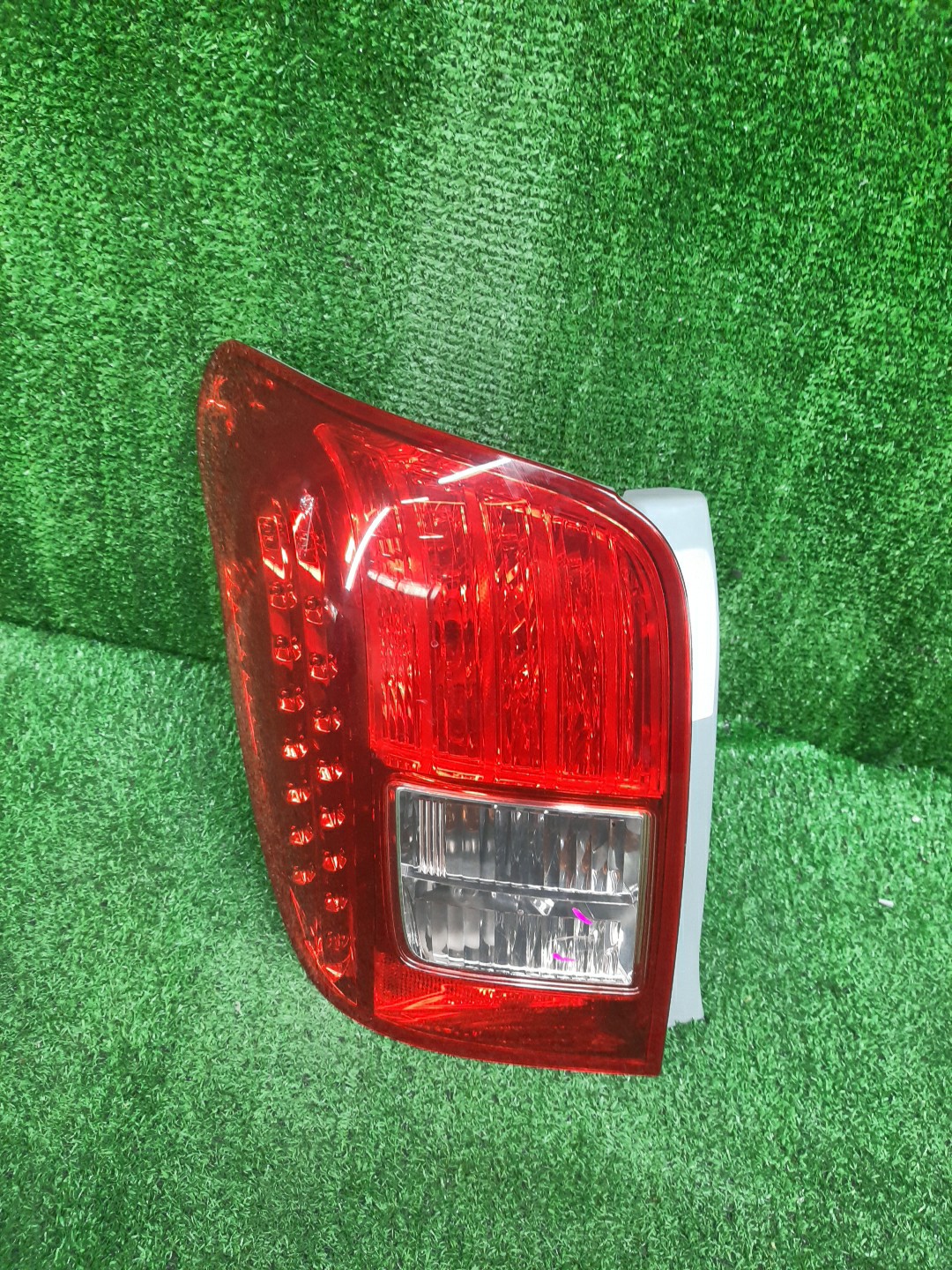 Стоп-сигнал левый задний TOYOTA COROLLA FIELDER, FIELDER ZRE144G, ZRE142G, NZE144G, NZE141G 1 ракурс