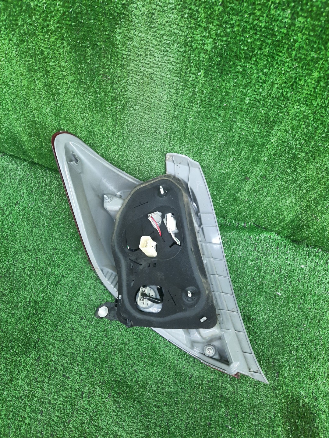 Стоп-сигнал правый задний TOYOTA VITZ, YARIS KSP130, NSP130, NSP135, NCP131 3 ракурс