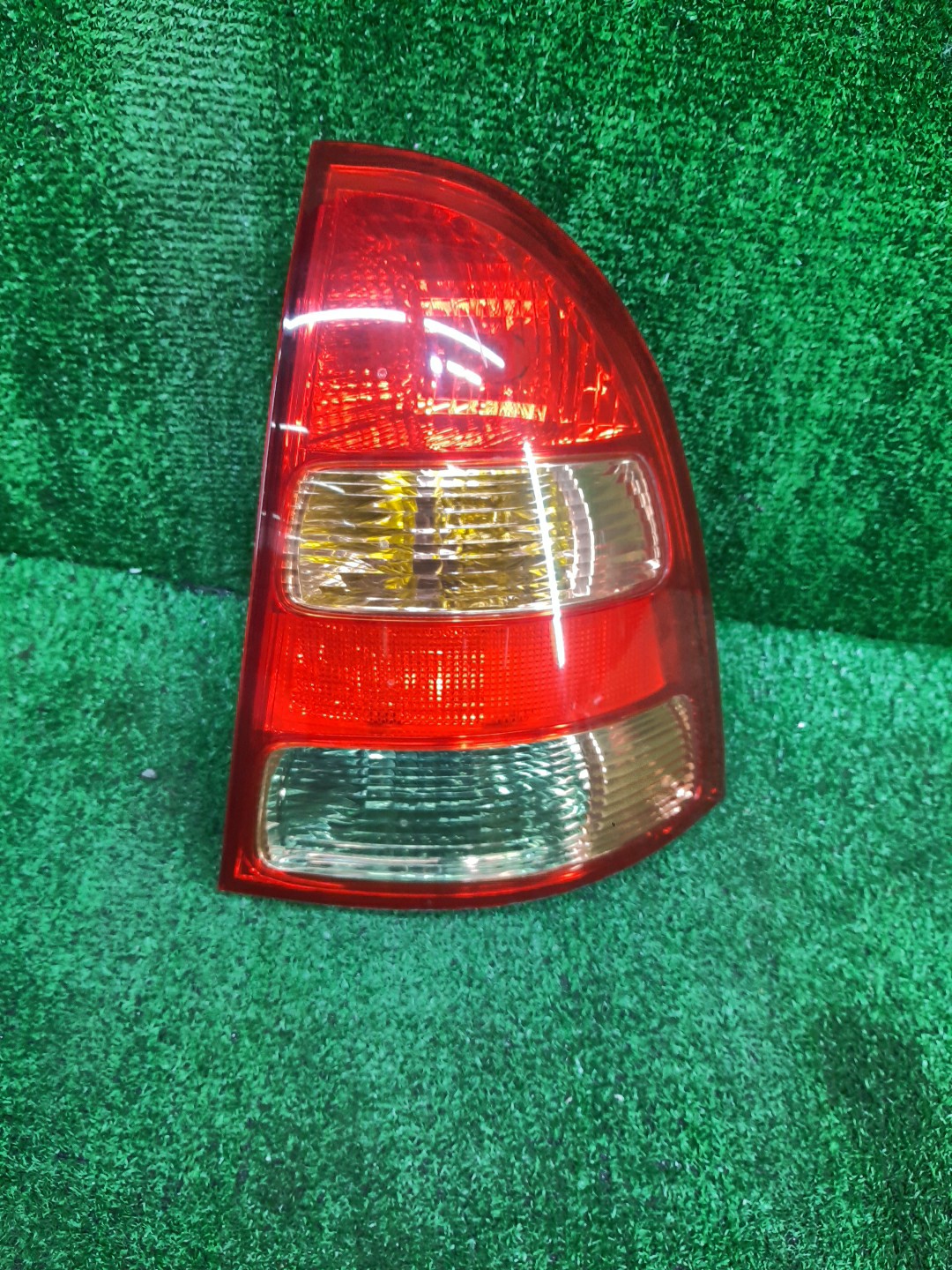 Стоп-сигнал правый задний TOYOTA COROLLA FIELDER NZE121G, ZZE123G, ZZE124G, ZZE122G, NZE124G 1 ракурс