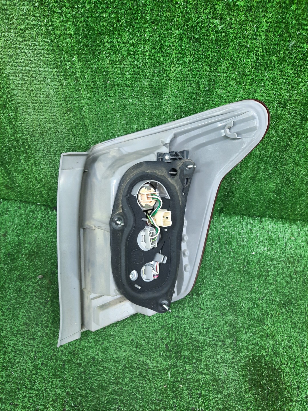 Стоп-сигнал левый задний TOYOTA COROLLA FIELDER, FIELDER ZRE144G, ZRE142G, NZE144G, NZE141G 3 ракурс