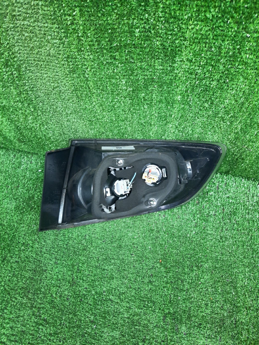Стоп-сигнал левый задний MAZDA AXELA, MAZDA 3, 3 BK5P, BK3P, BKEP, BK 3 ракурс